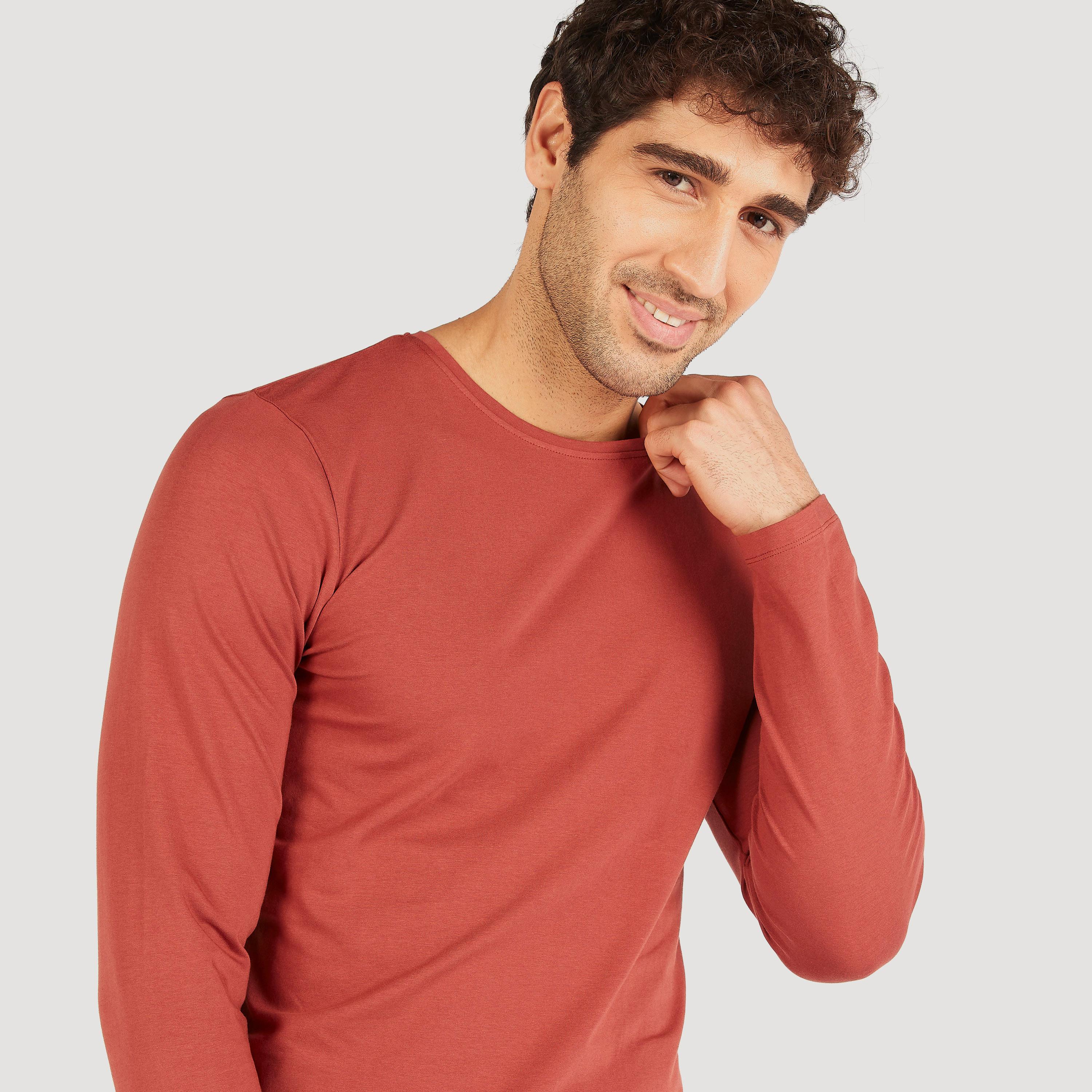 تيشيرت سادة بياقة ضيّقة وأكمام طويلة-men-clothing-tshirtsandpolos-tshirts-image-8
