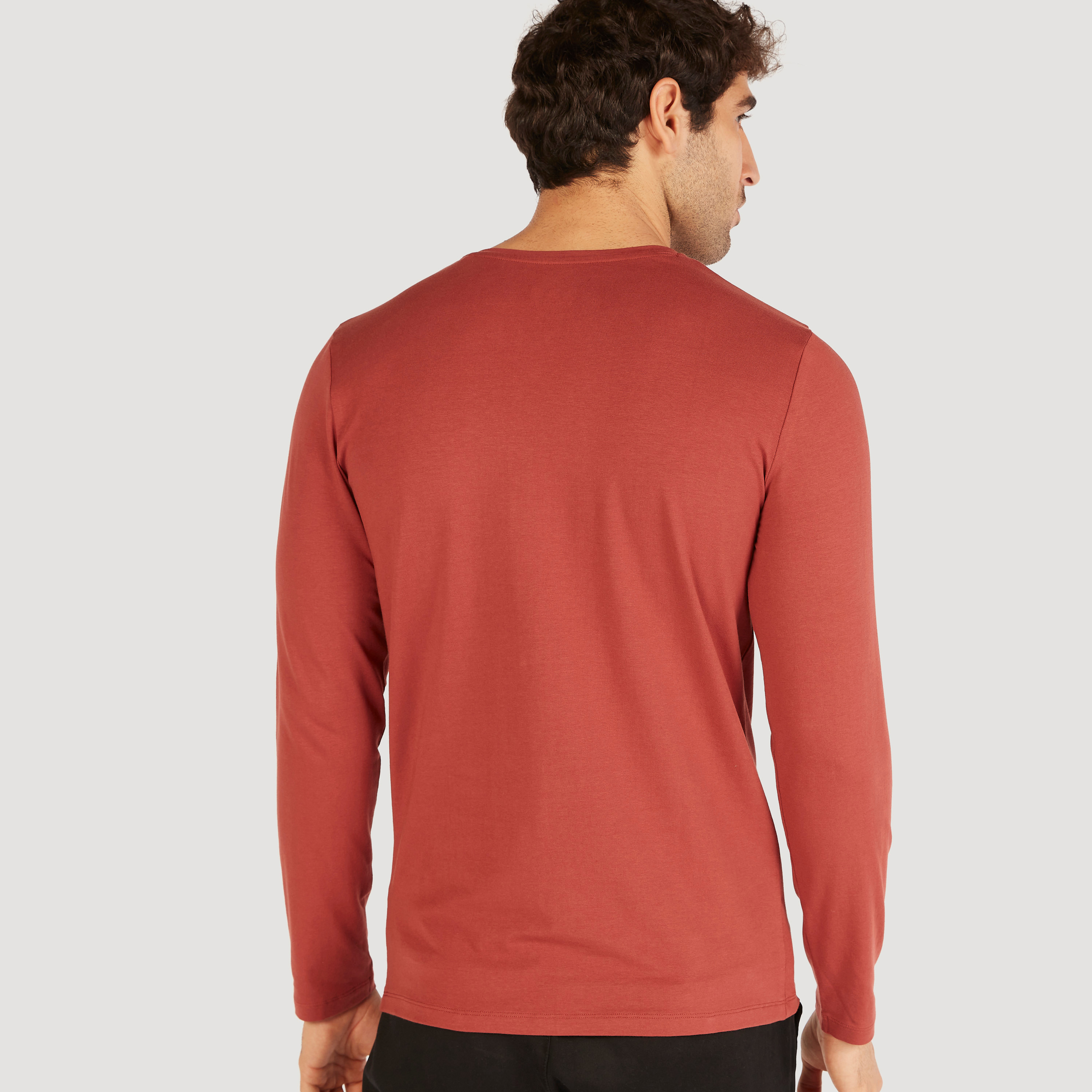 تيشيرت سادة بياقة ضيّقة وأكمام طويلة-men-clothing-tshirtsandpolos-tshirts-image-9