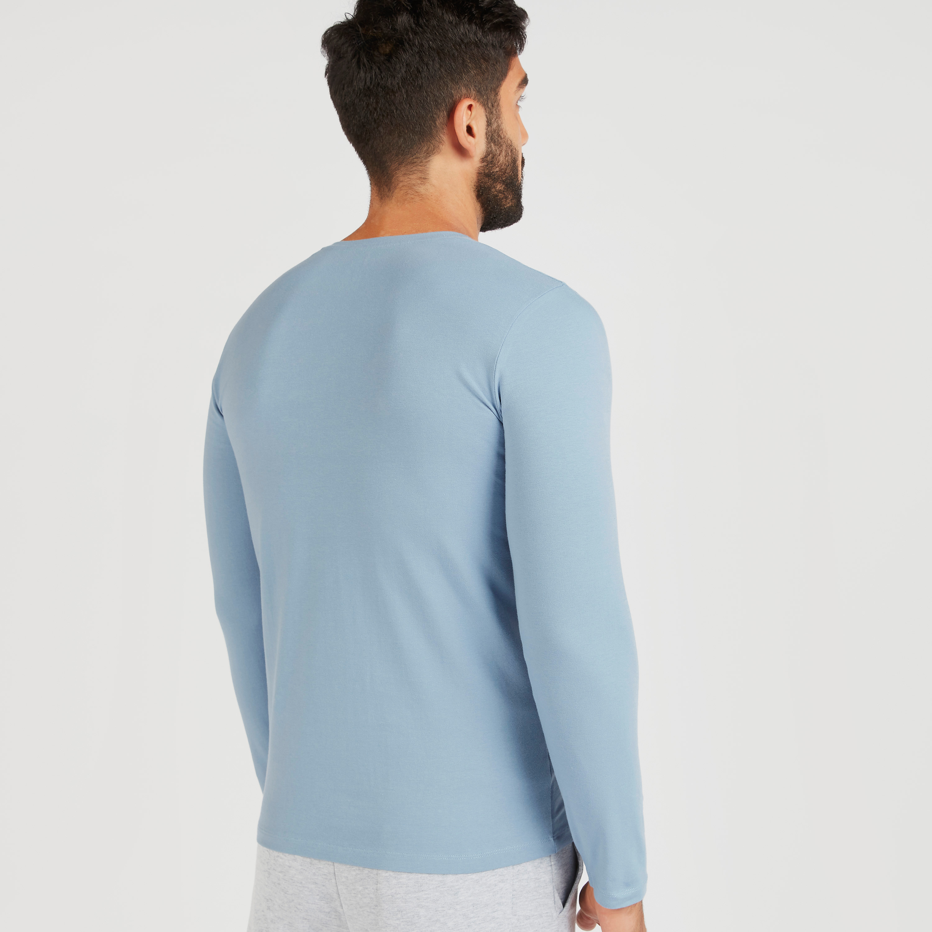 تيشيرت سادة بياقة ضيّقة وأكمام طويلة-men-clothing-tshirtsandpolos-tshirts-image-13