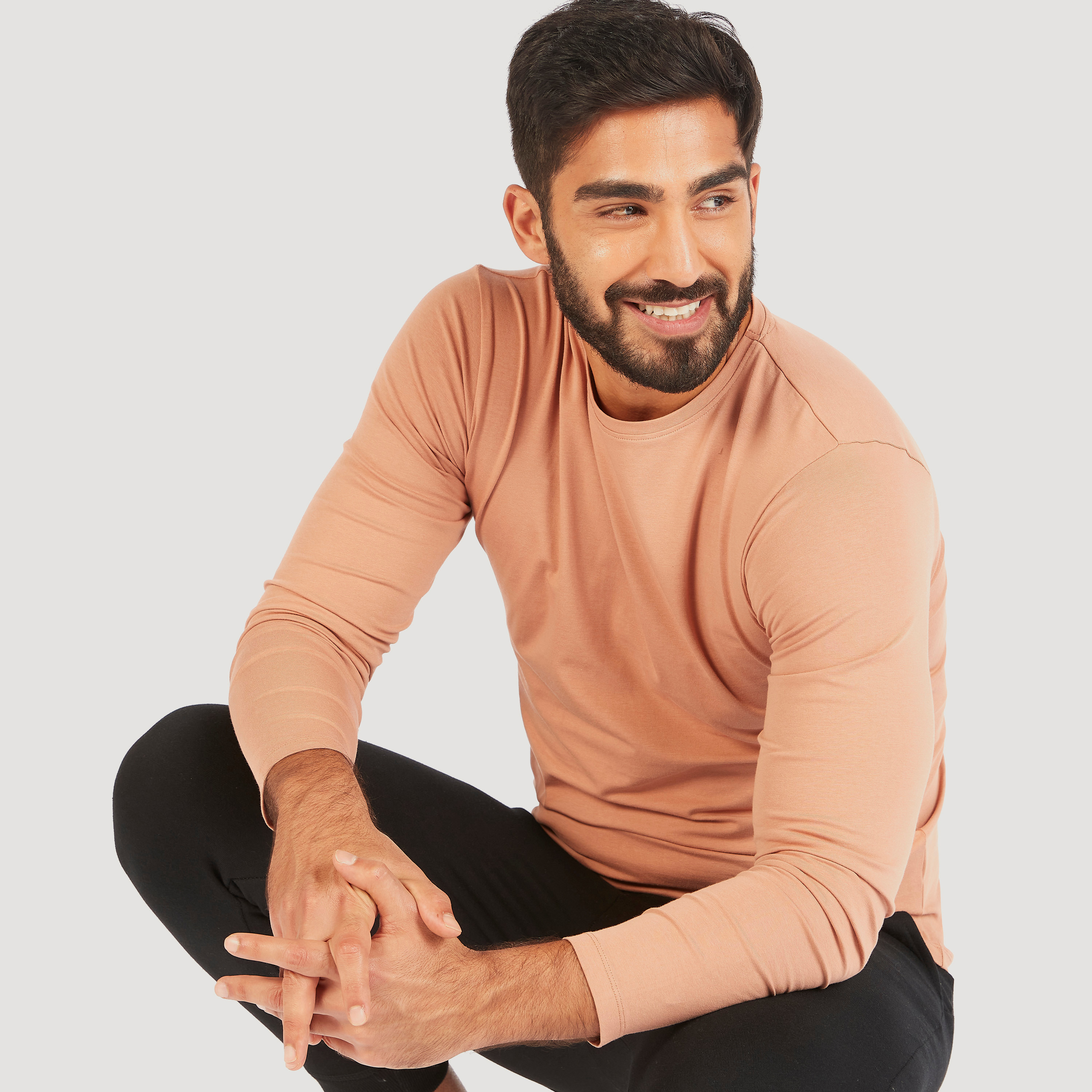 تيشيرت سادة بياقة ضيّقة وأكمام طويلة-men-clothing-tshirtsandpolos-tshirts-image-16