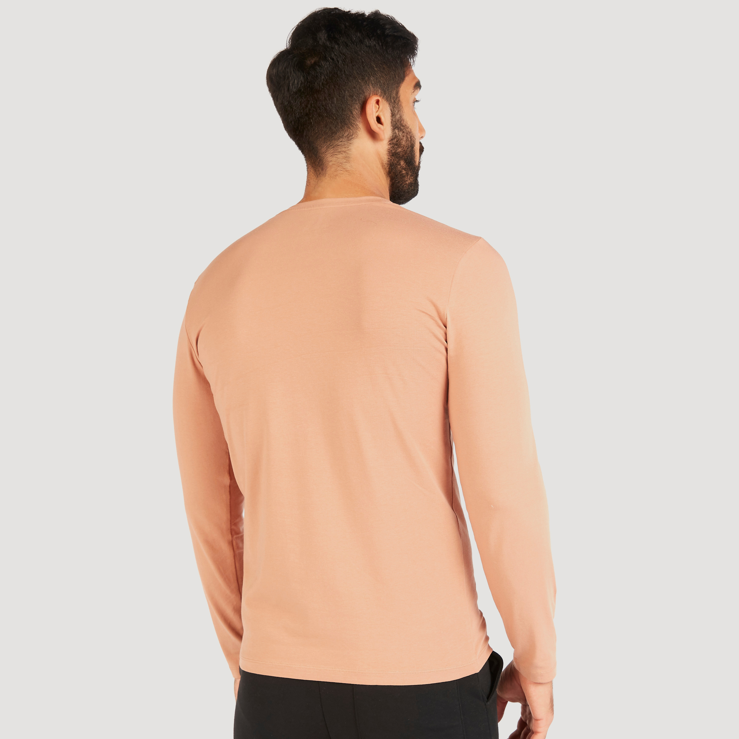 تيشيرت سادة بياقة ضيّقة وأكمام طويلة-men-clothing-tshirtsandpolos-tshirts-image-17