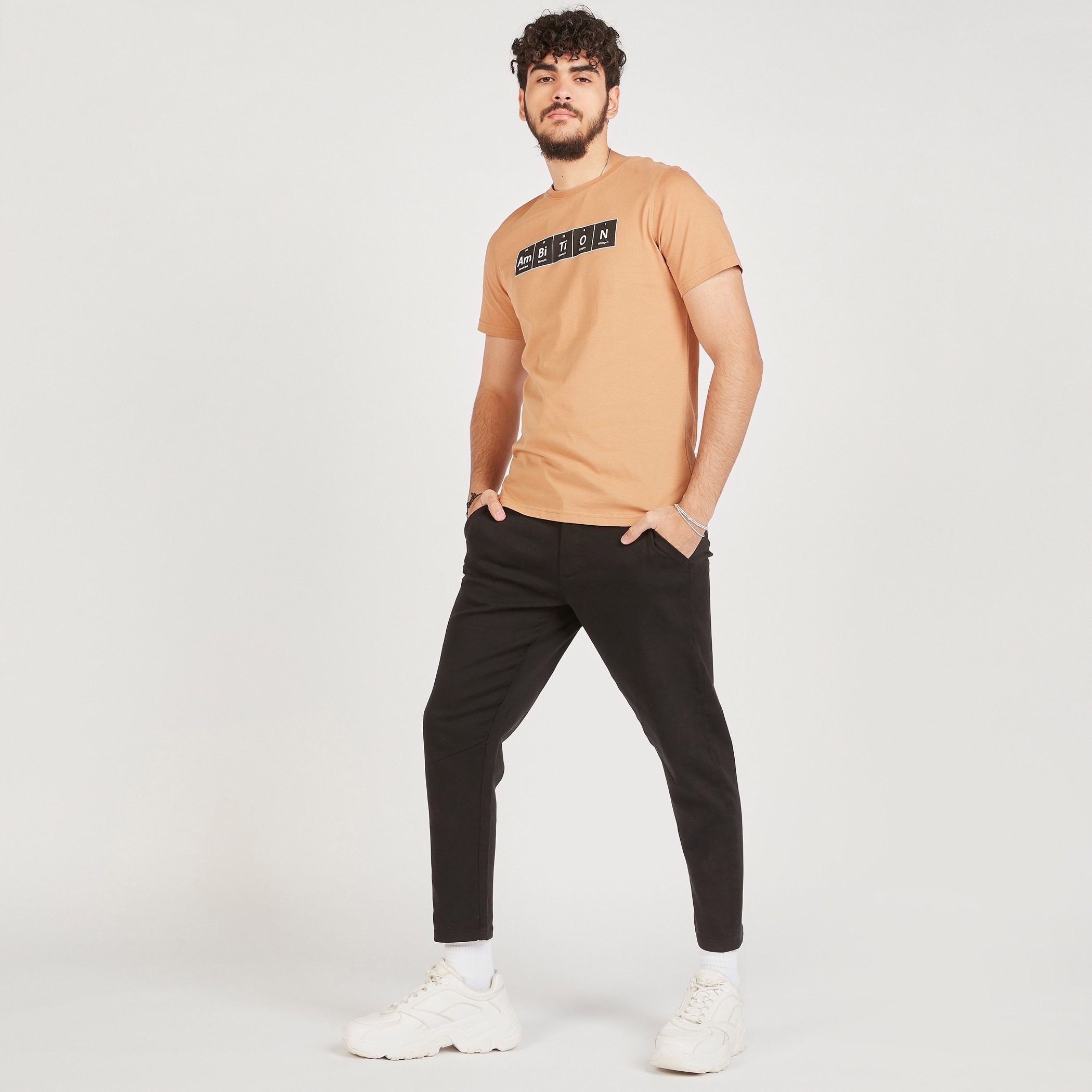 تيشيرت بياقة ضيّقة وأكمام قصيرة وطبعات-men-clothing-tshirtsandpolos-tshirts-image-2