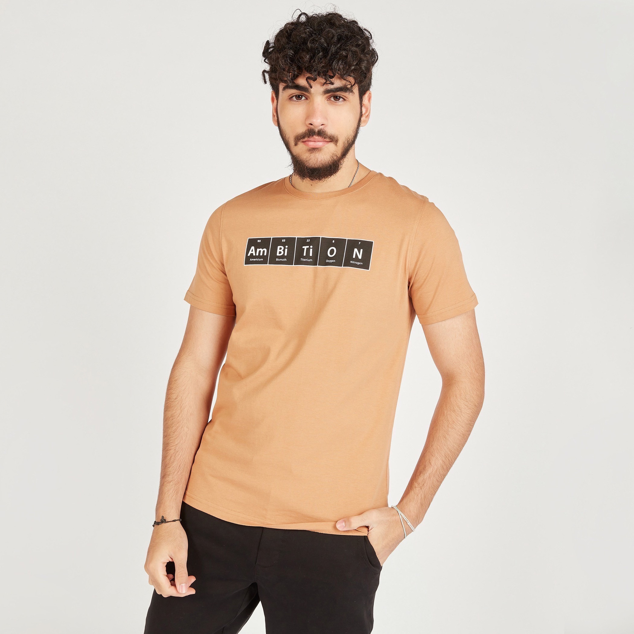 تيشيرت بياقة ضيّقة وأكمام قصيرة وطبعات-men-clothing-tshirtsandpolos-tshirts-image-3