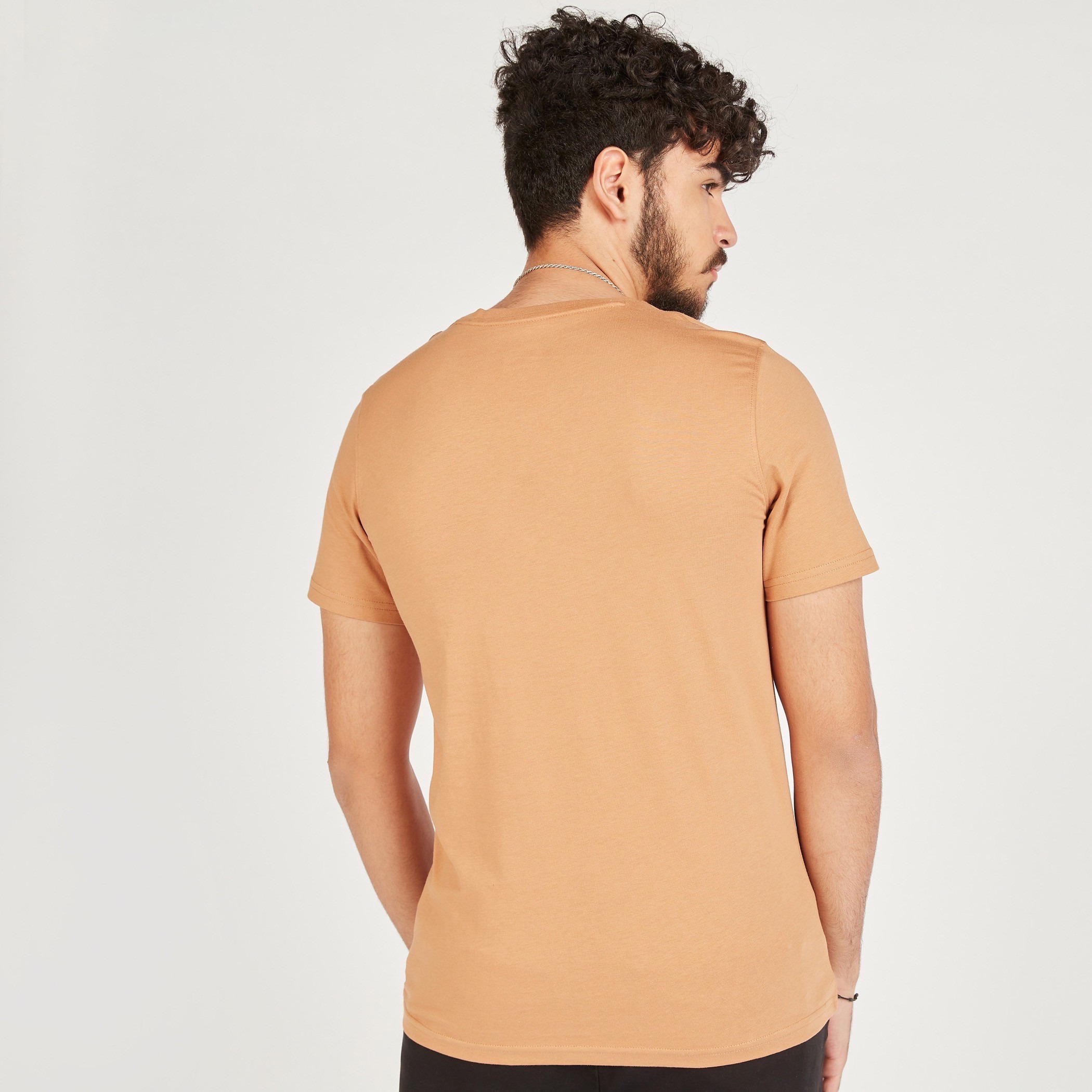 تيشيرت بياقة ضيّقة وأكمام قصيرة وطبعات-men-clothing-tshirtsandpolos-tshirts-image-4