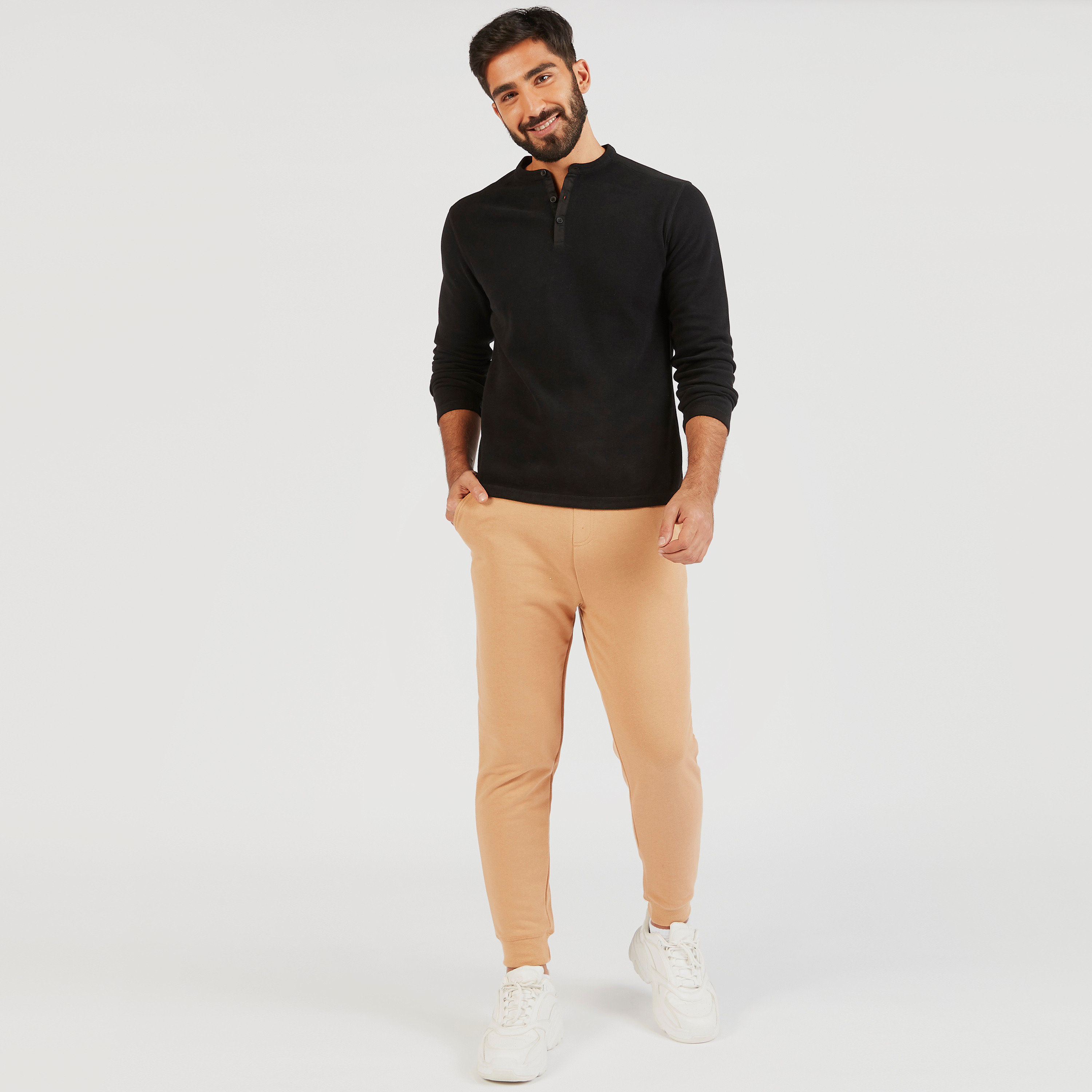 بنطلون رياضي سادة بجيوب ورباط إغلاق-men-clothing-bottoms-joggers-image-2