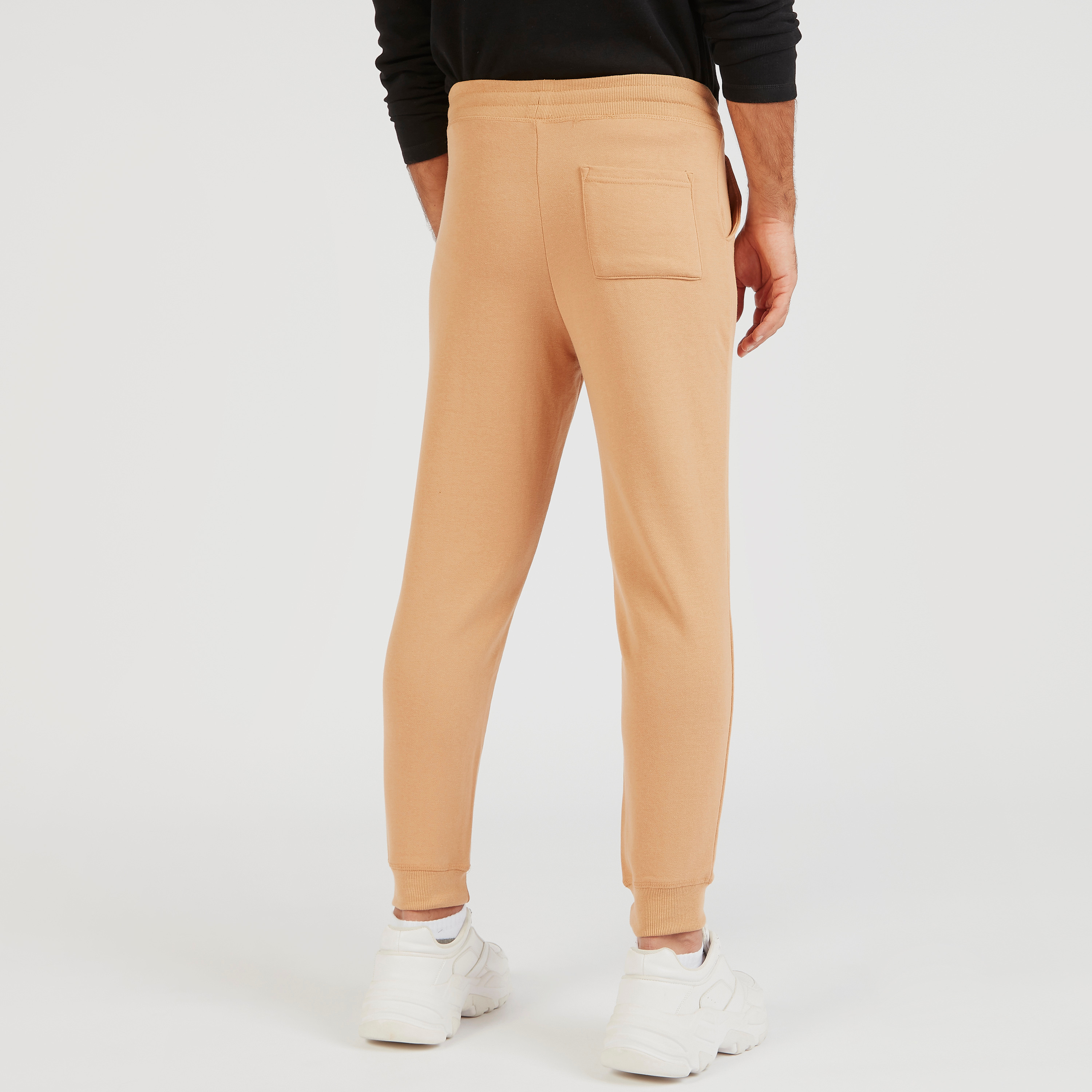 بنطلون رياضي سادة بجيوب ورباط إغلاق-men-clothing-bottoms-joggers-image-4
