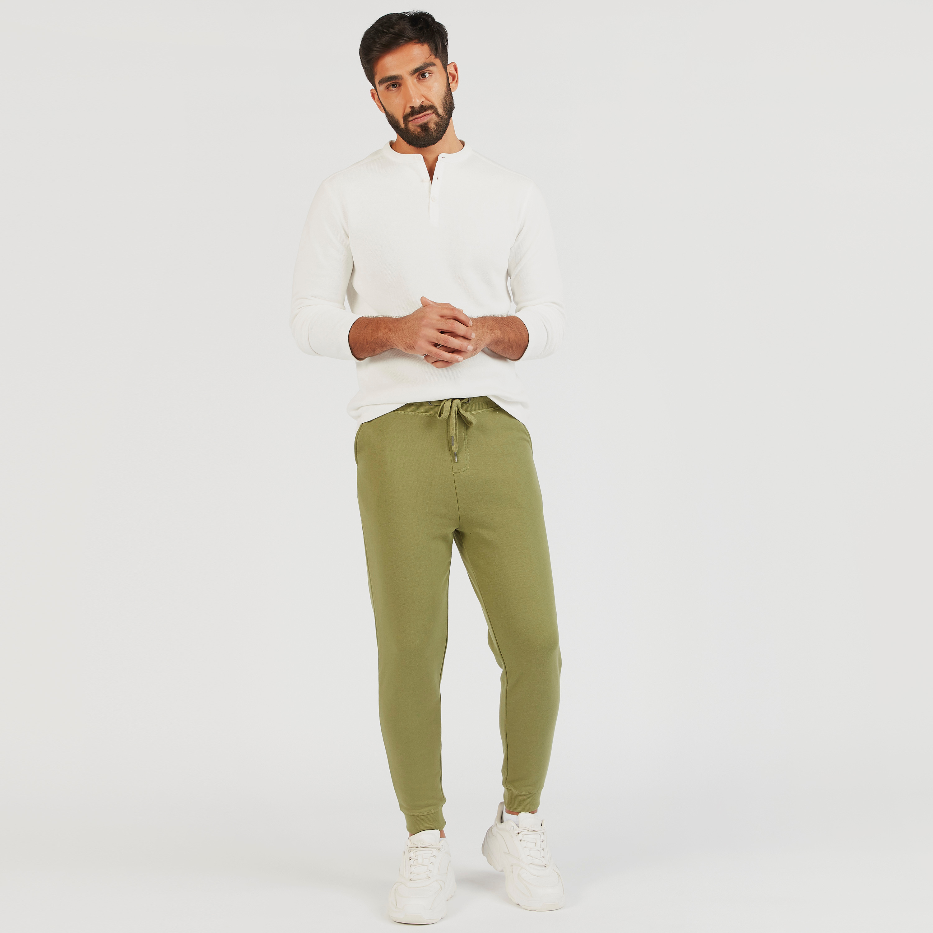 بنطلون رياضي سادة بجيوب ورباط إغلاق-men-clothing-bottoms-joggers-image-6