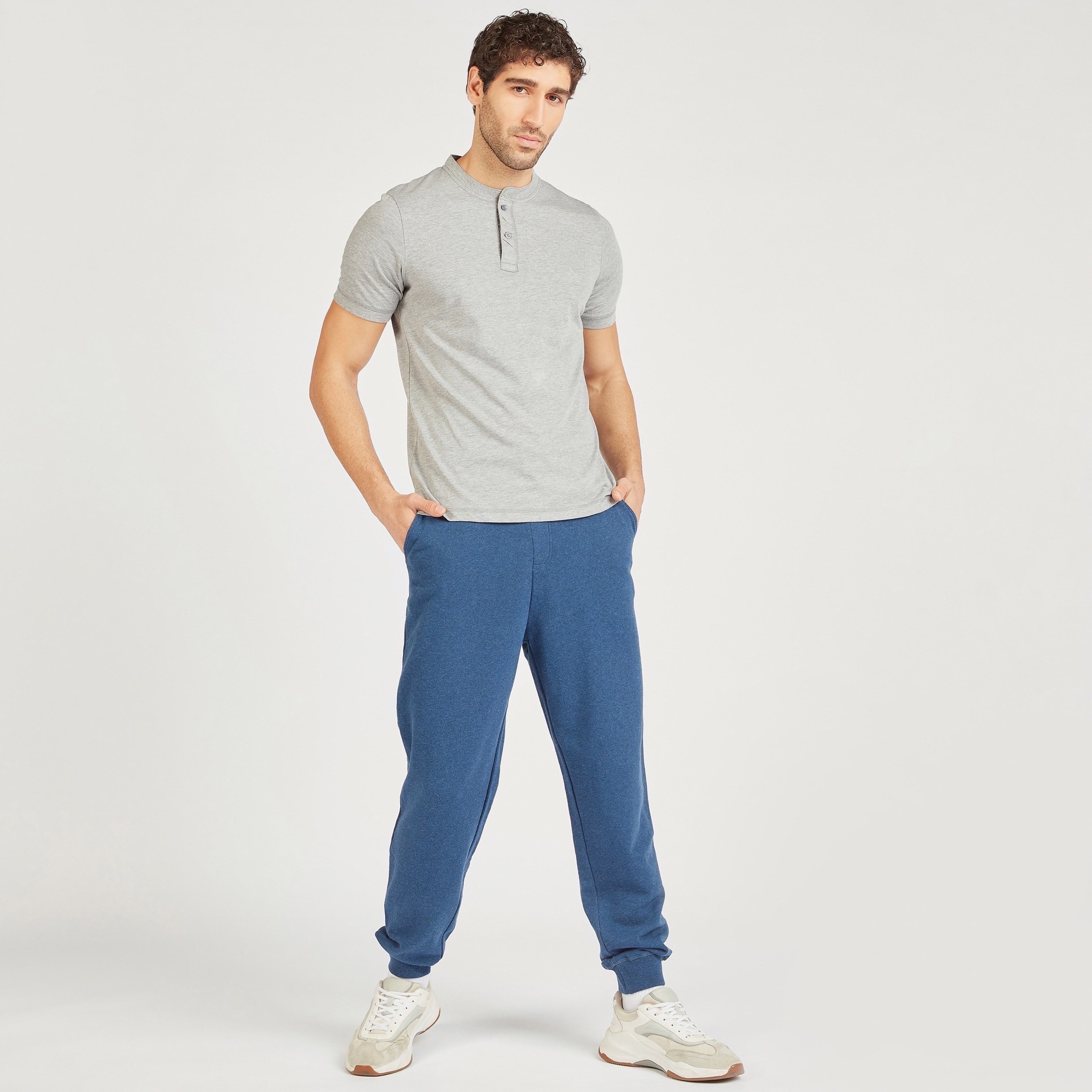 بنطلون رياضي سادة بجيوب ورباط إغلاق-men-clothing-bottoms-joggers-image-22