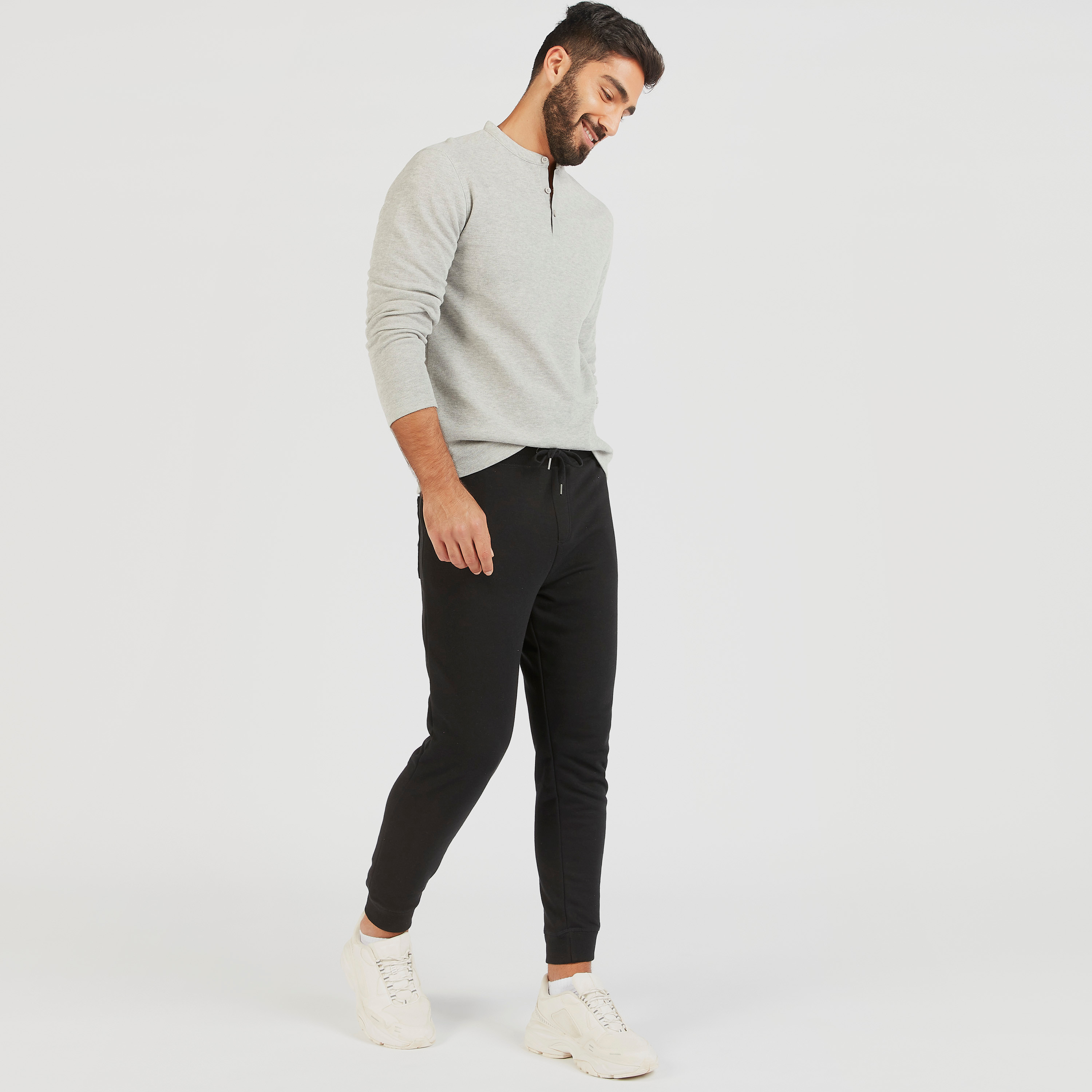 بنطلون رياضي سادة بجيوب ورباط إغلاق-men-clothing-bottoms-joggers-image-14