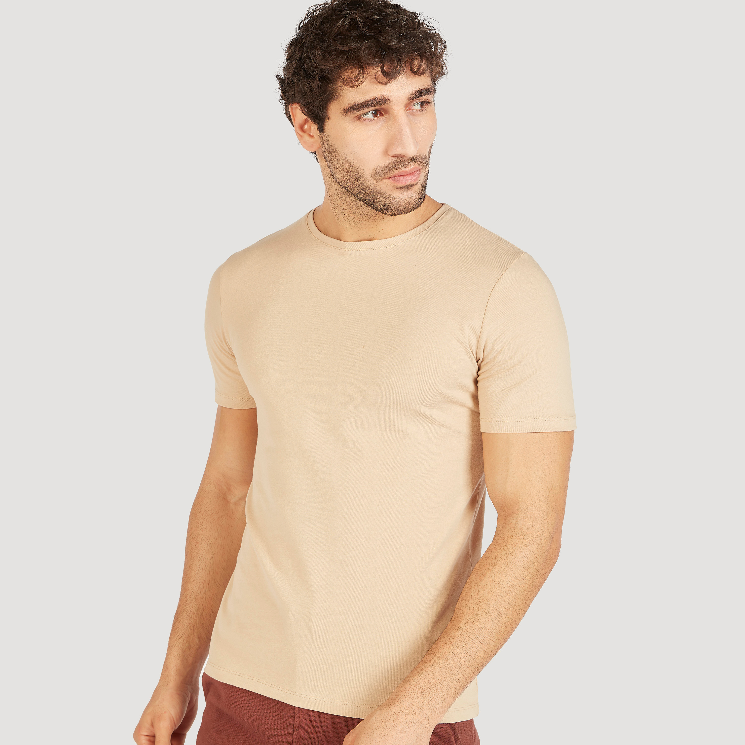 تيشيرت سادة بياقة ضيّقة وأكمام قصيرة-men-clothing-tshirtsandpolos-tshirts-image-2