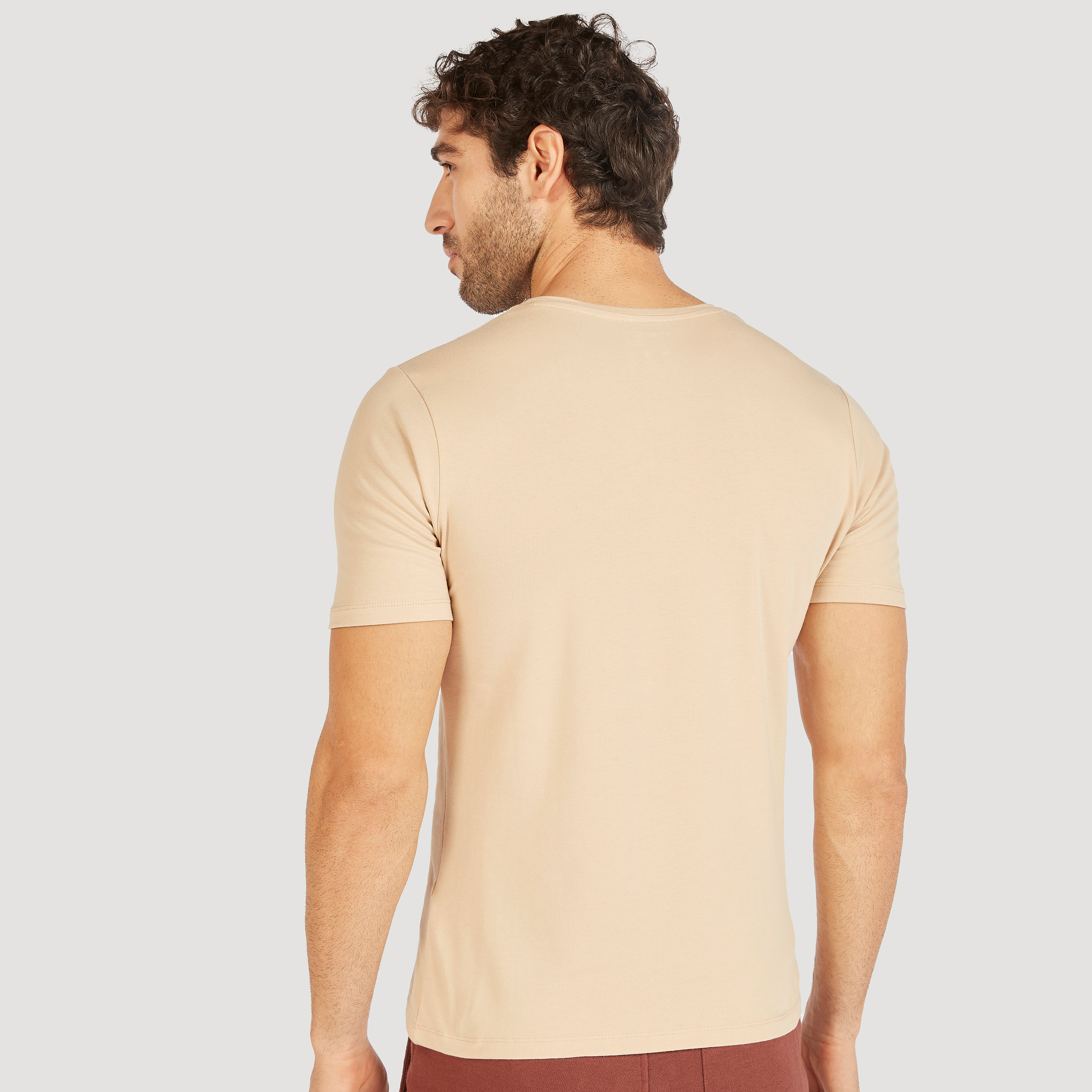 تيشيرت سادة بياقة ضيّقة وأكمام قصيرة-men-clothing-tshirtsandpolos-tshirts-image-4