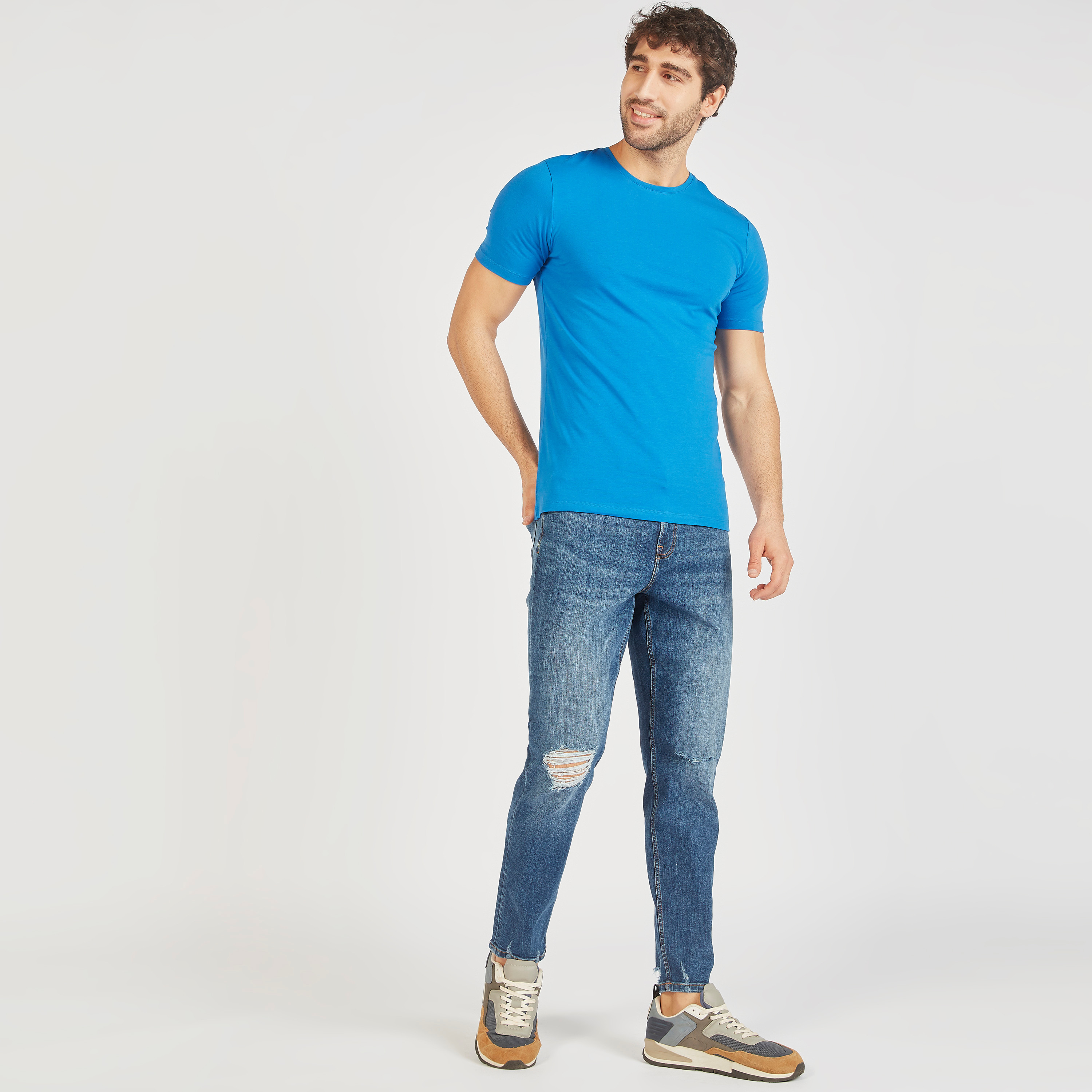 تيشيرت سادة بياقة ضيّقة وأكمام قصيرة-men-clothing-tshirtsandpolos-tshirts-image-6