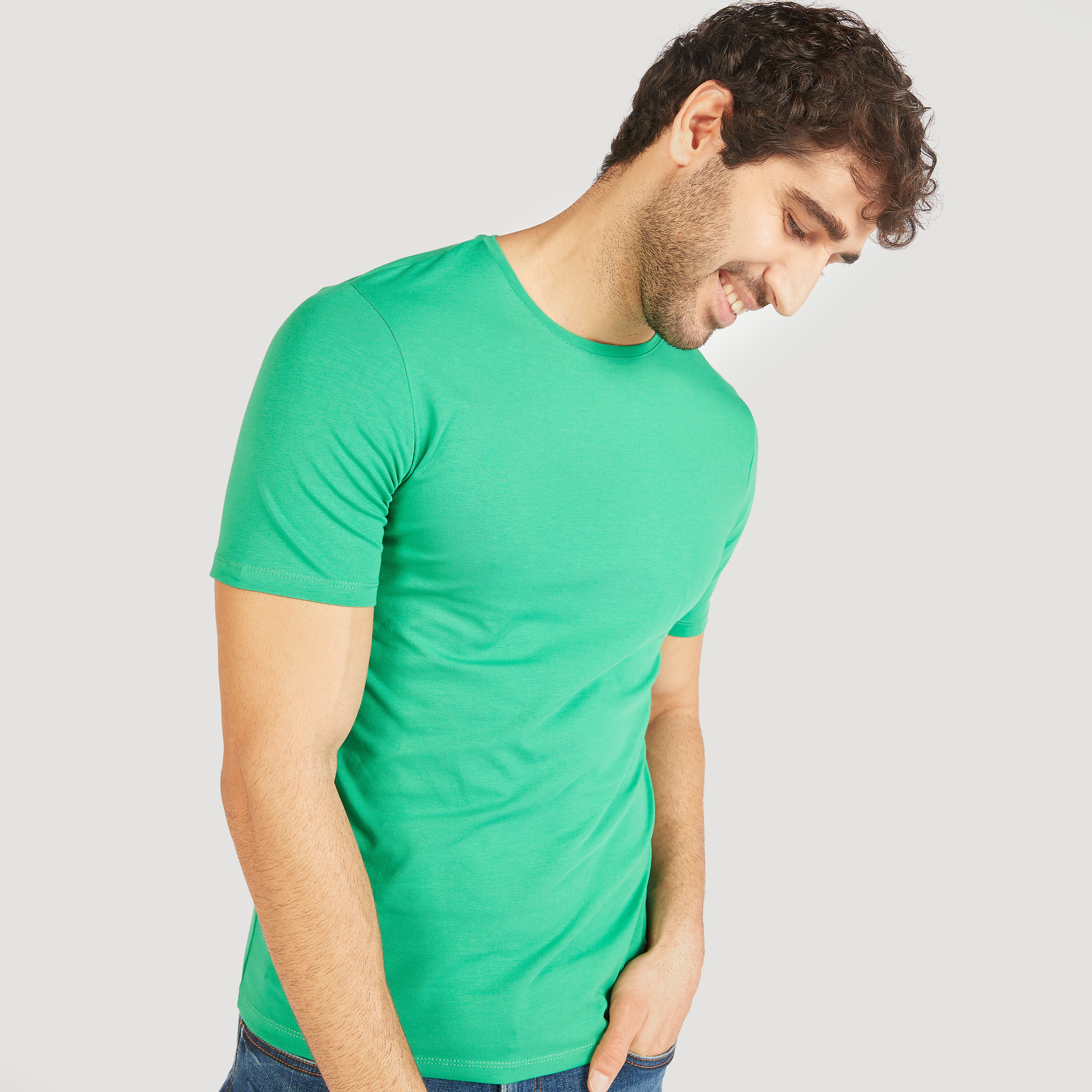 تيشيرت سادة بياقة ضيّقة وأكمام قصيرة-men-clothing-tshirtsandpolos-tshirts-image-10