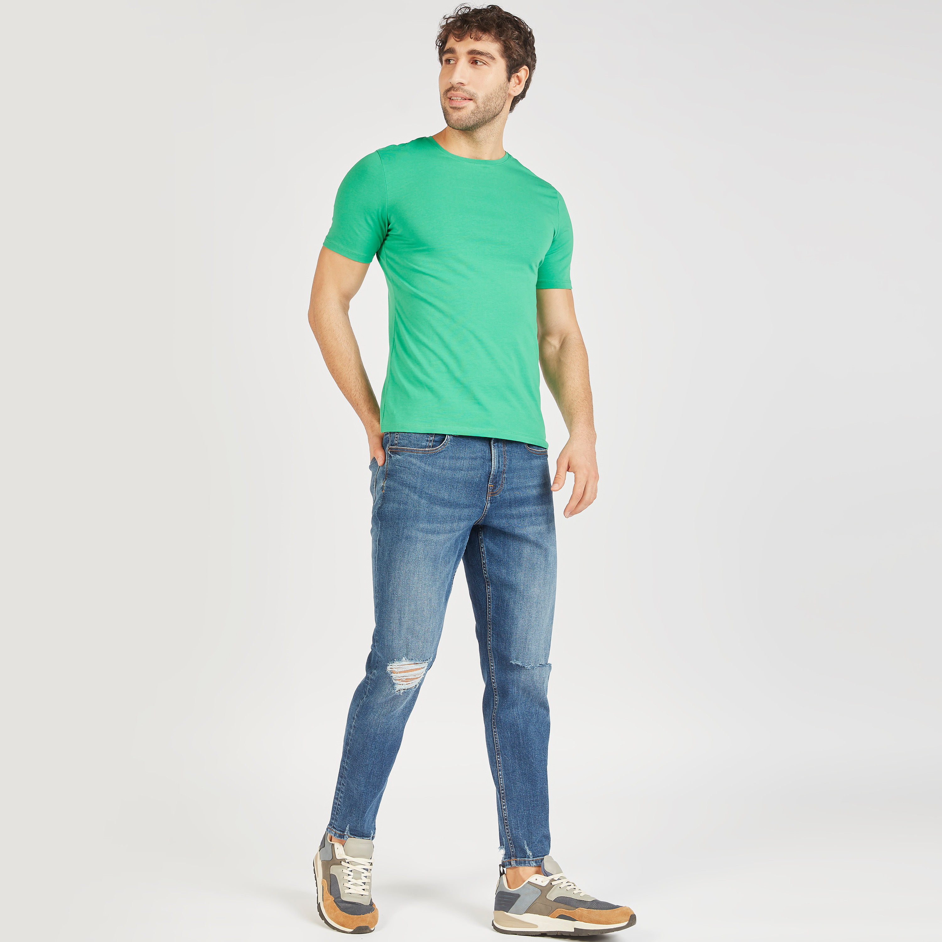 تيشيرت سادة بياقة ضيّقة وأكمام قصيرة-men-clothing-tshirtsandpolos-tshirts-image-11