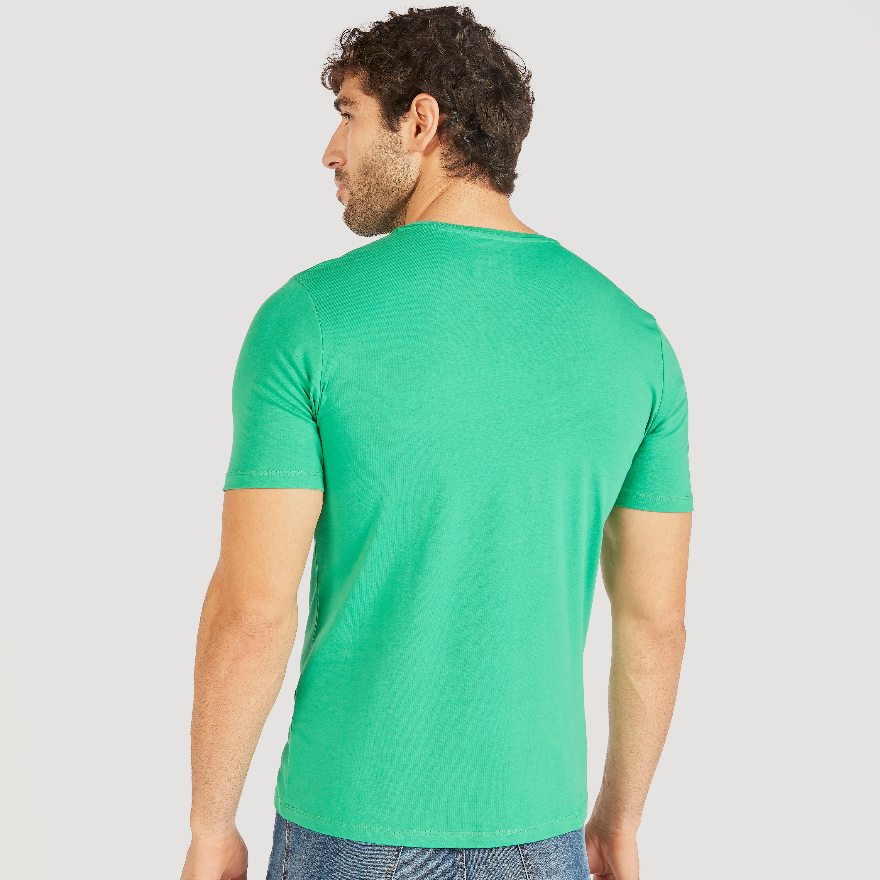 تيشيرت سادة بياقة ضيّقة وأكمام قصيرة-men-clothing-tshirtsandpolos-tshirts-image-13