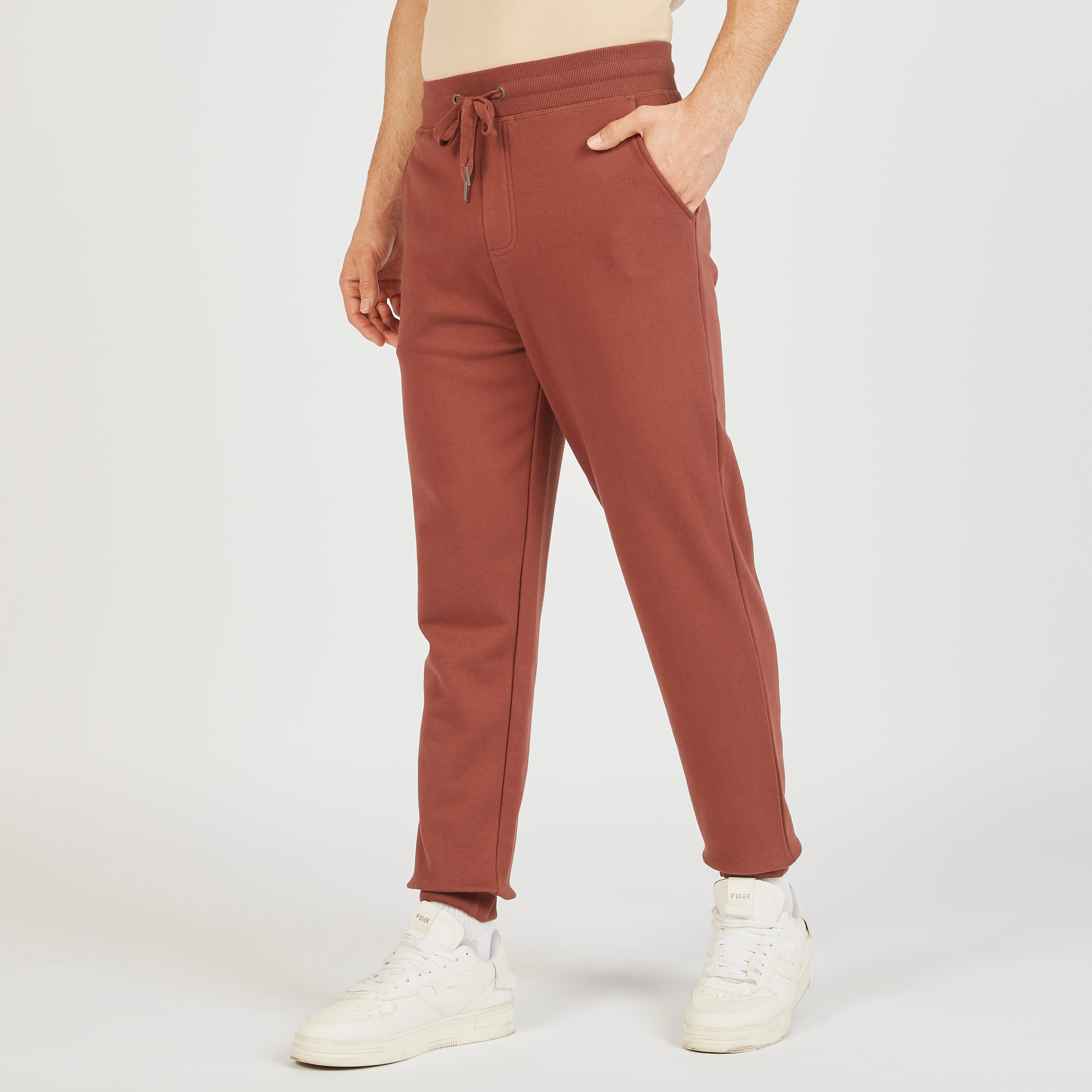 بنطلون رياضي سادة بجيوب ورباط إغلاق-men-clothing-bottoms-joggers-image-46