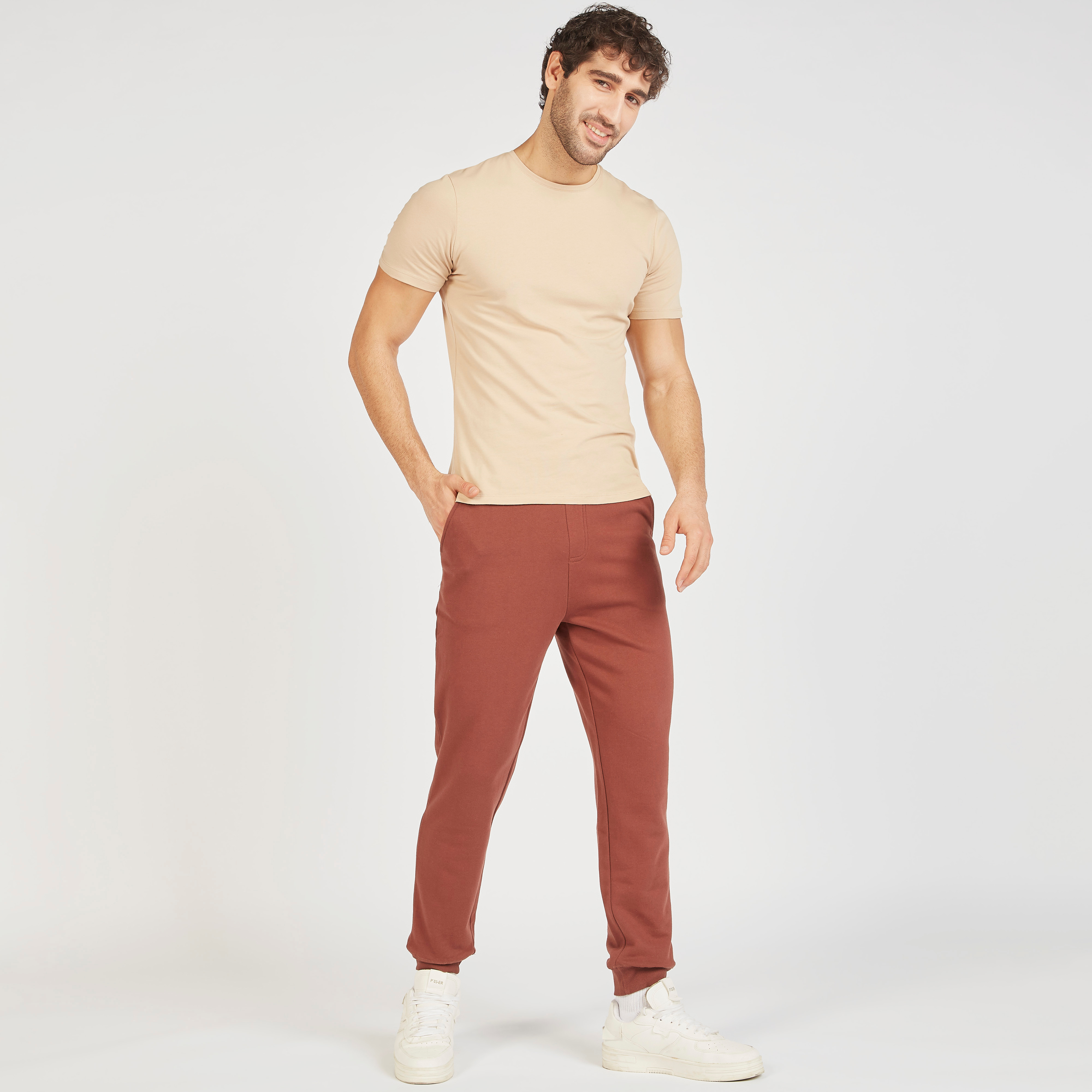 بنطلون رياضي سادة بجيوب ورباط إغلاق-men-clothing-bottoms-joggers-image-47
