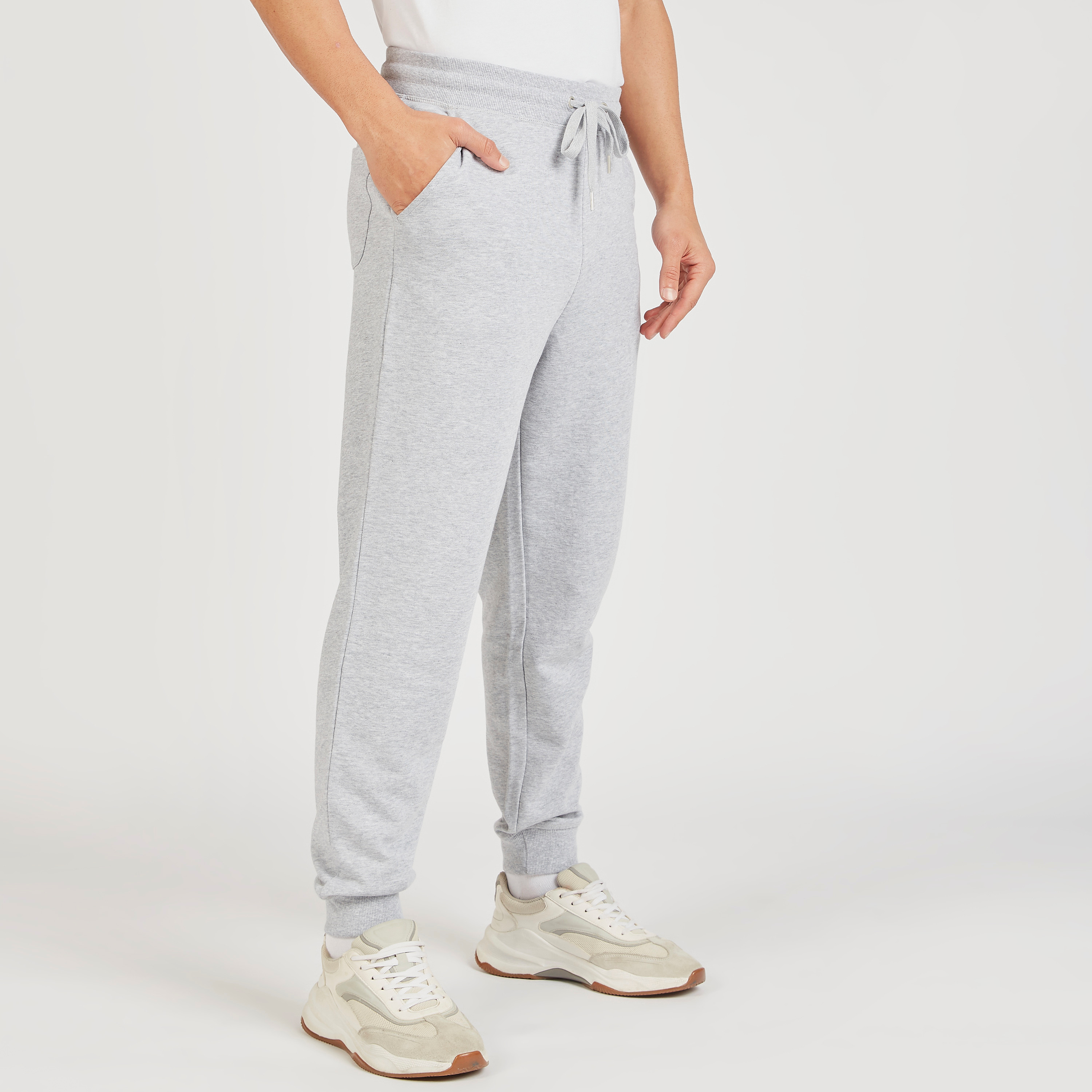 بنطلون رياضي سادة بجيوب ورباط إغلاق-men-clothing-bottoms-joggers-image-25