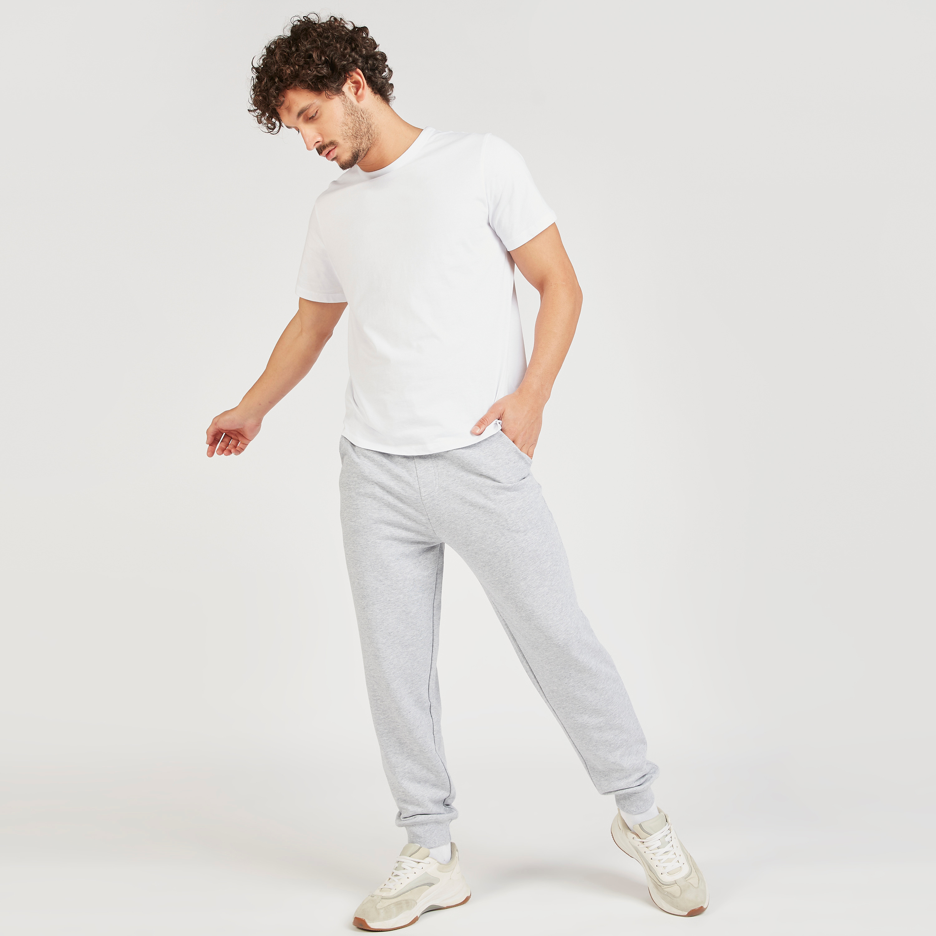 بنطلون رياضي سادة بجيوب ورباط إغلاق-men-clothing-bottoms-joggers-image-26