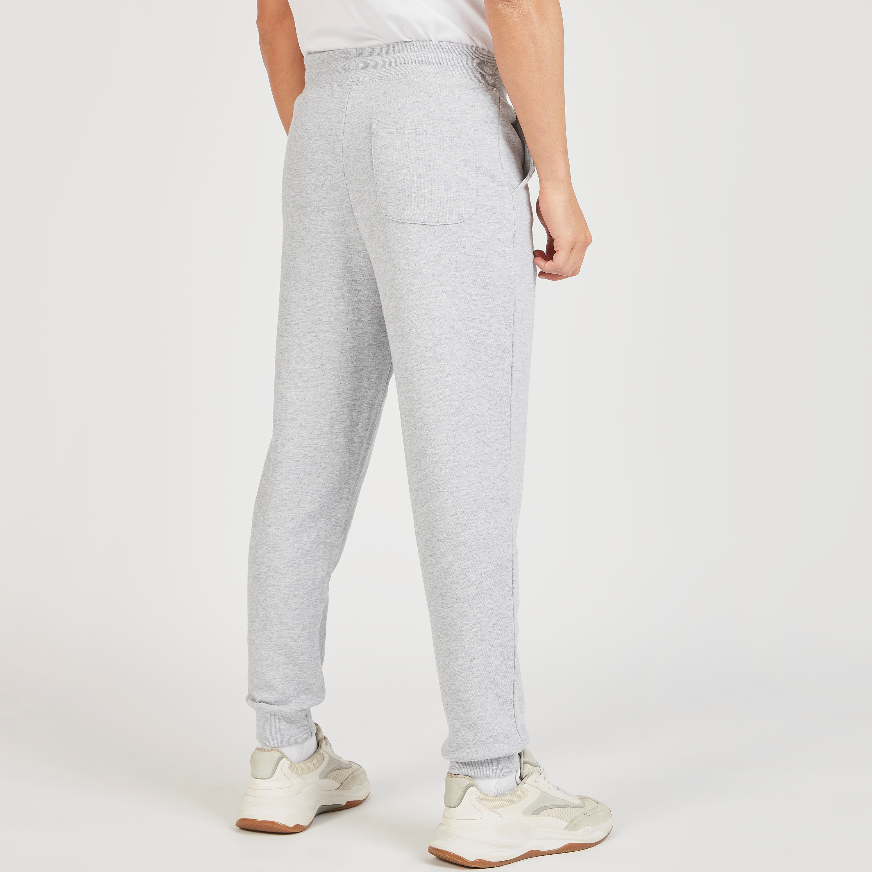 بنطلون رياضي سادة بجيوب ورباط إغلاق-men-clothing-bottoms-joggers-image-28