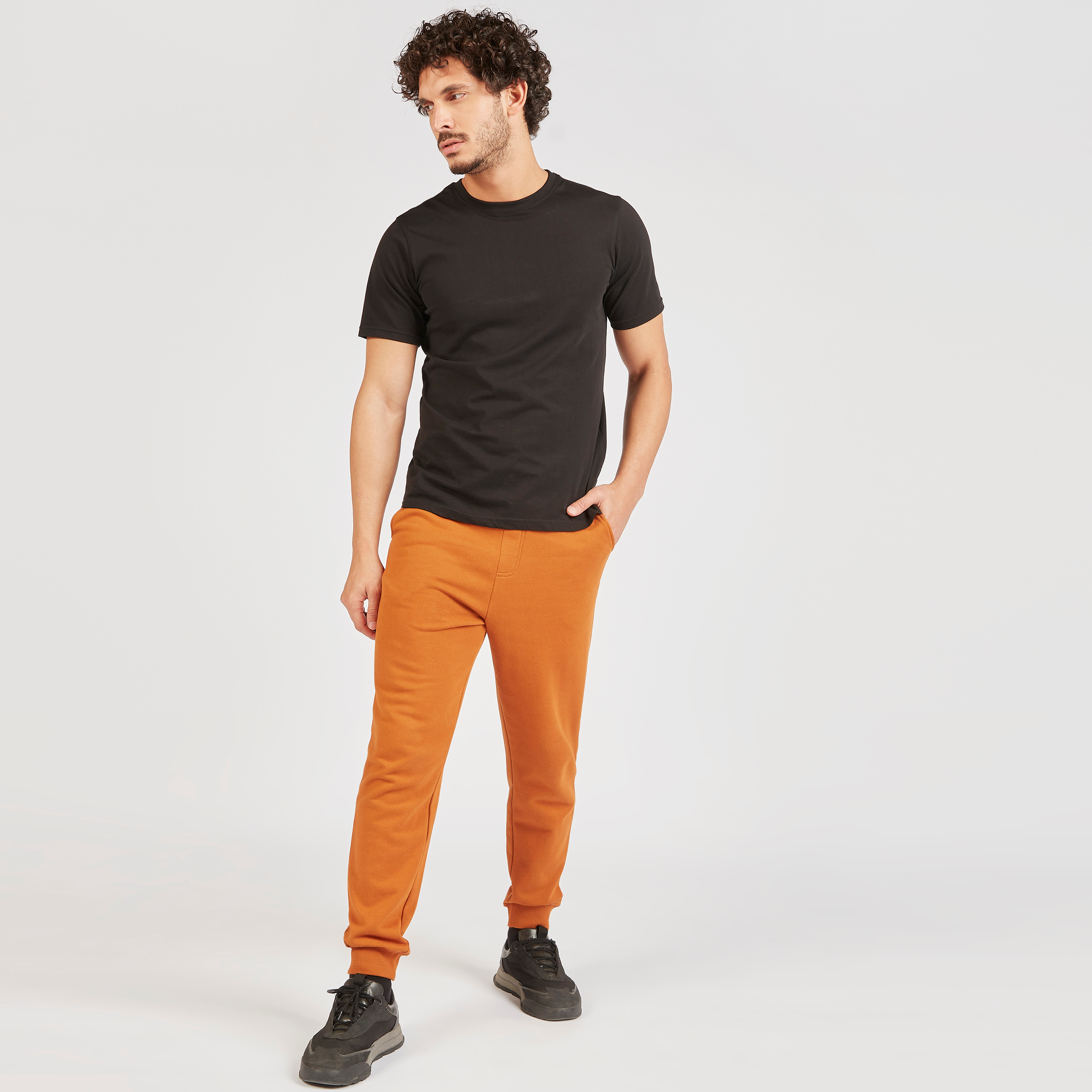 بنطلون رياضي سادة بجيوب ورباط إغلاق-men-clothing-bottoms-joggers-image-30
