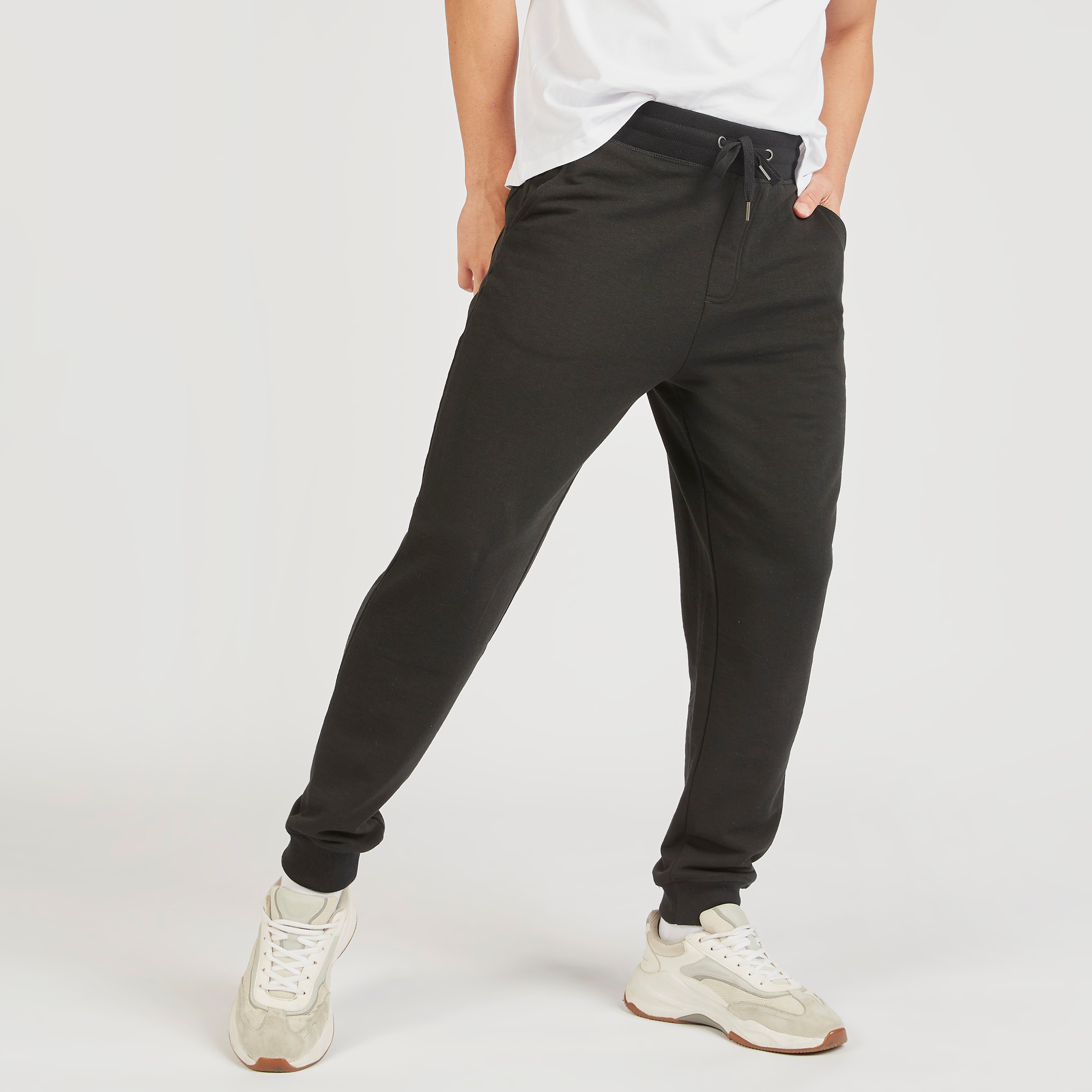 بنطلون رياضي سادة بجيوب ورباط إغلاق-men-clothing-bottoms-joggers-image-33