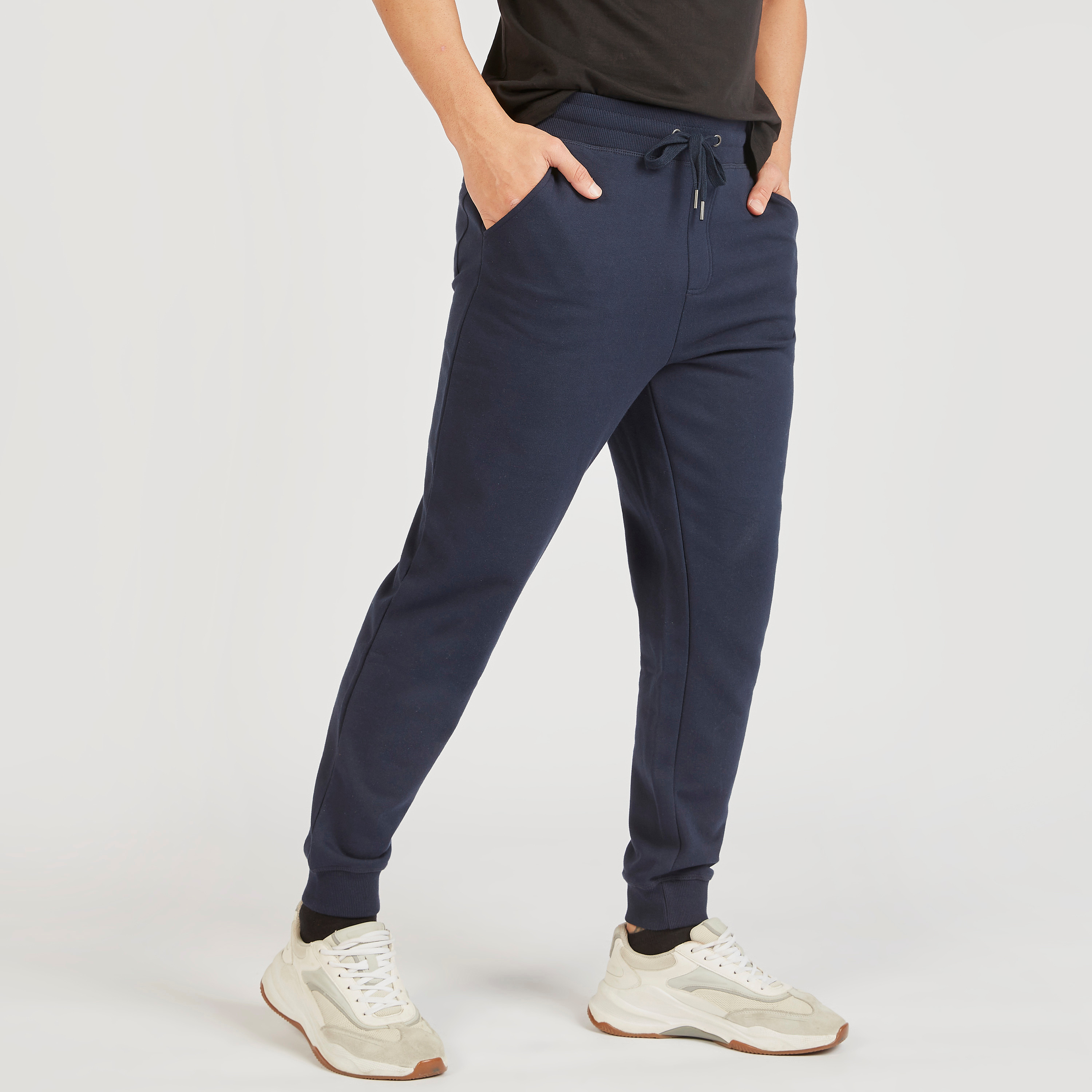 بنطلون رياضي سادة بجيوب ورباط إغلاق-men-clothing-bottoms-joggers-image-37