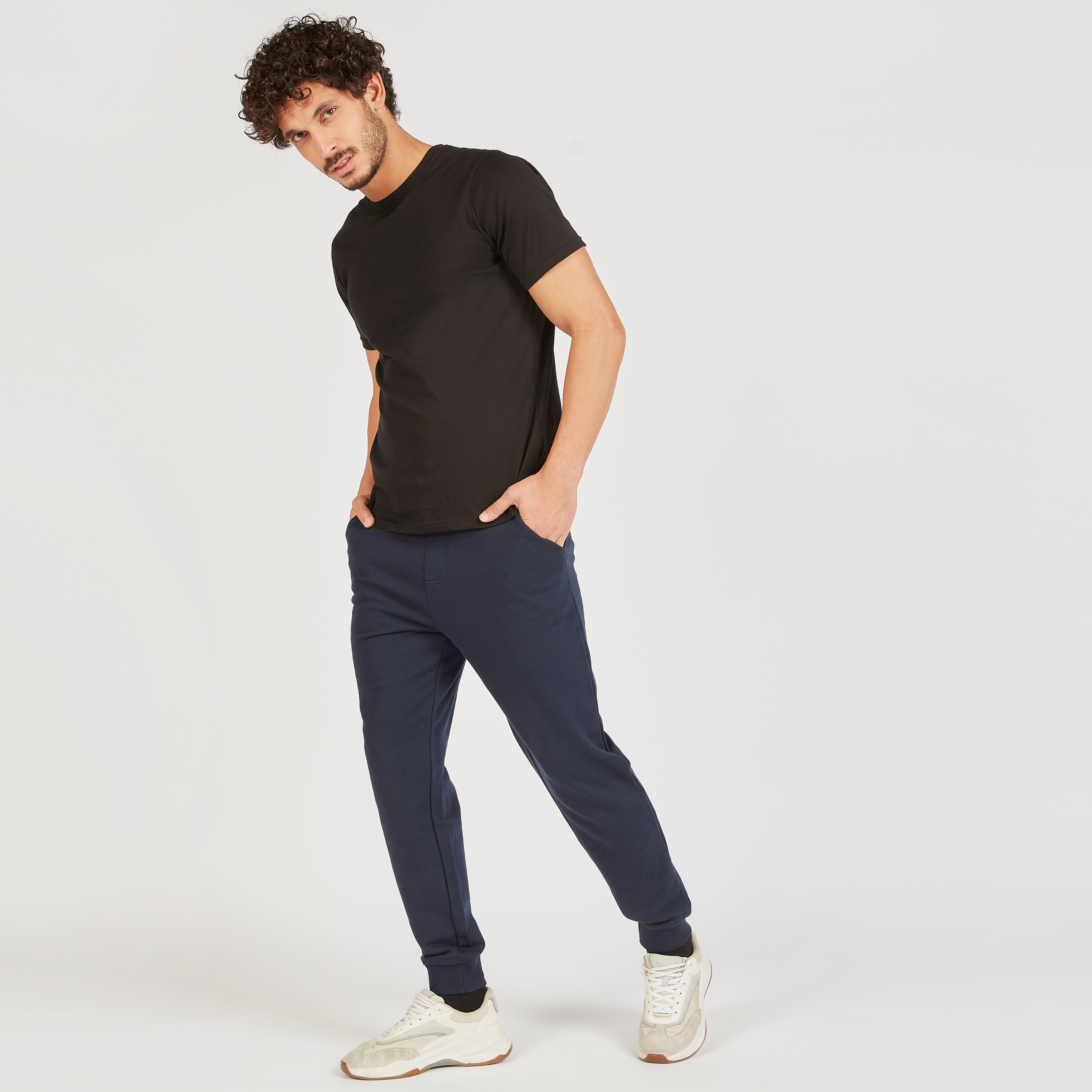 بنطلون رياضي سادة بجيوب ورباط إغلاق-men-clothing-bottoms-joggers-image-38