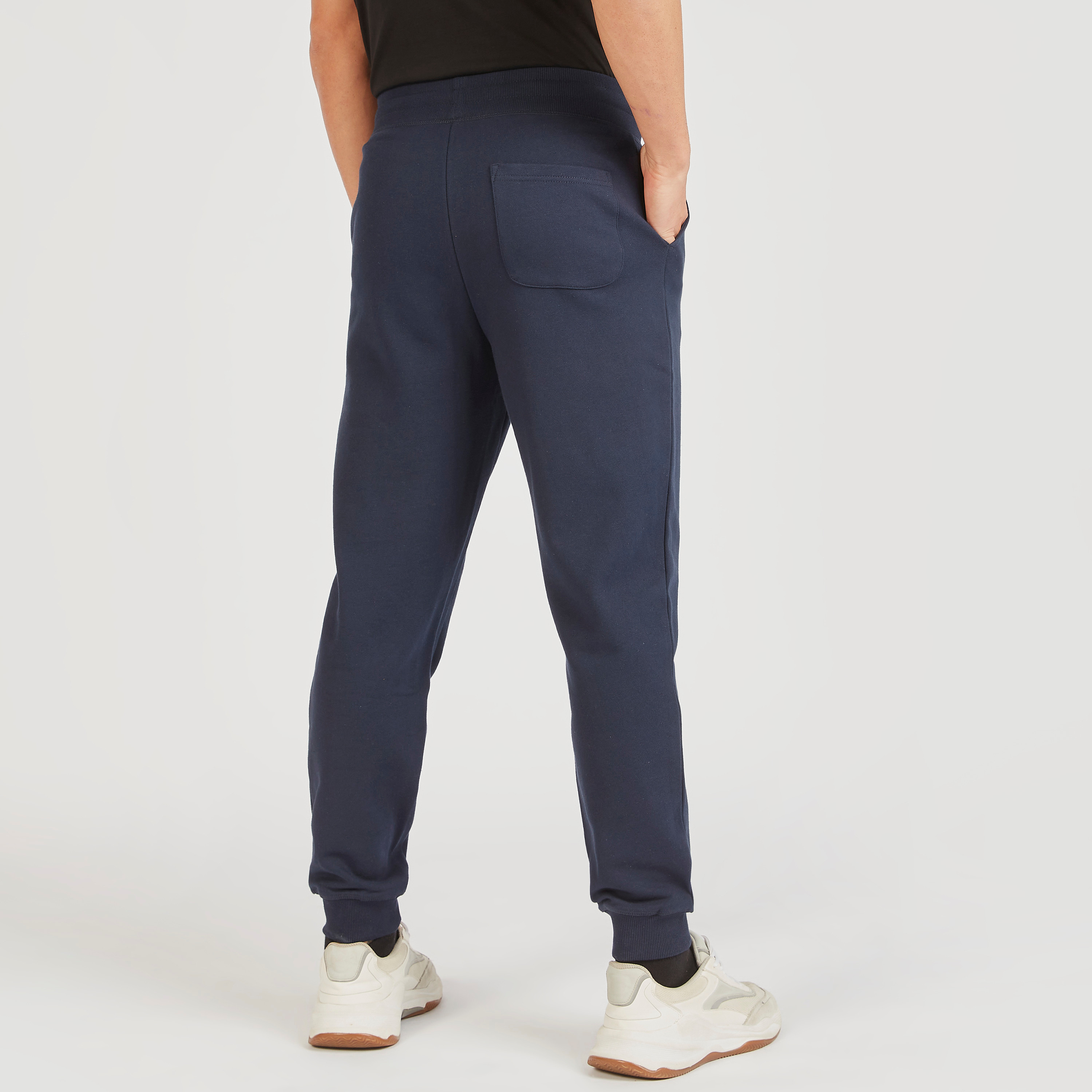 بنطلون رياضي سادة بجيوب ورباط إغلاق-men-clothing-bottoms-joggers-image-40