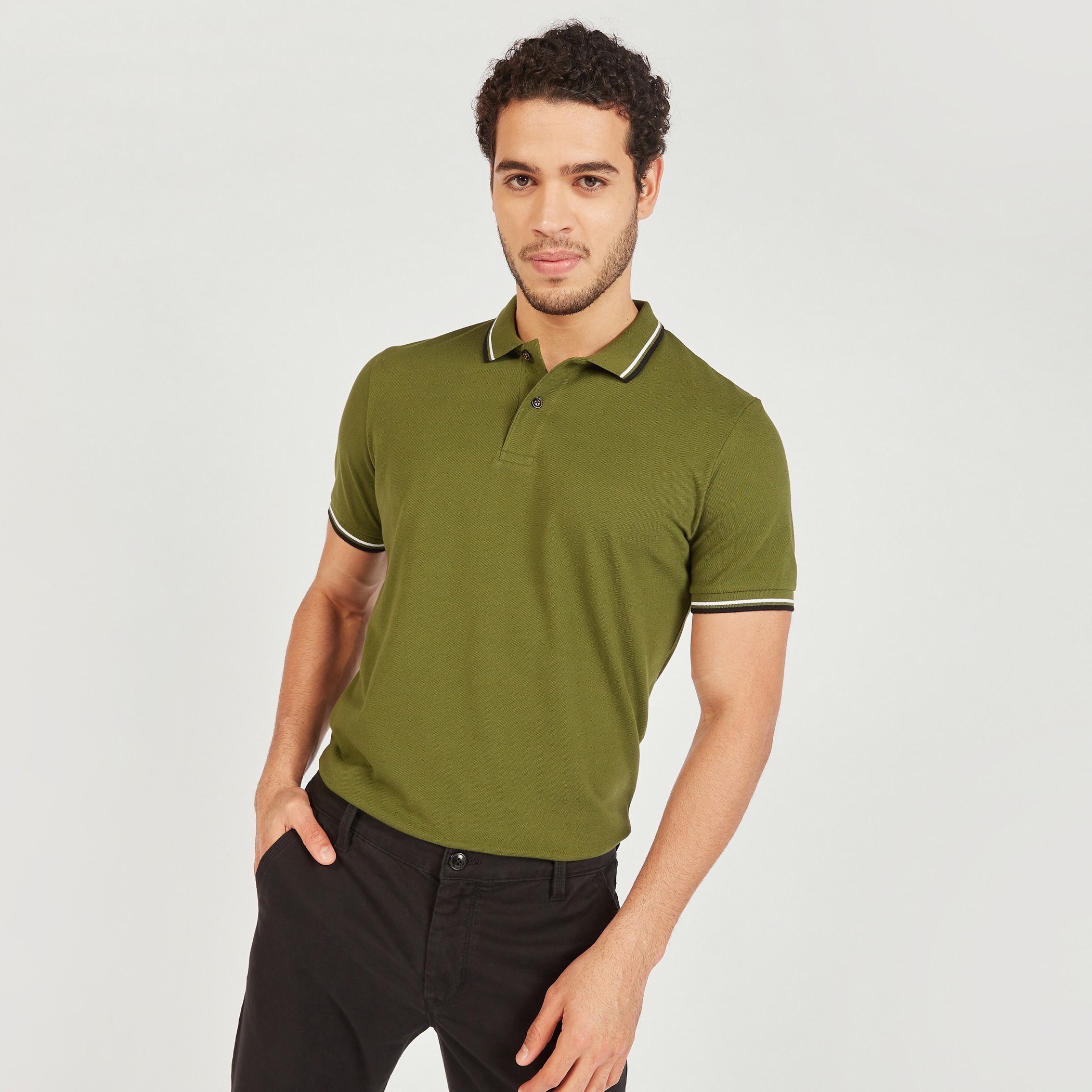 تيشيرت بولو سادة بأكمام قصيرة وتفاصيل خيوط بارزة-men-clothing-tshirtsandpolos-polos-image-1