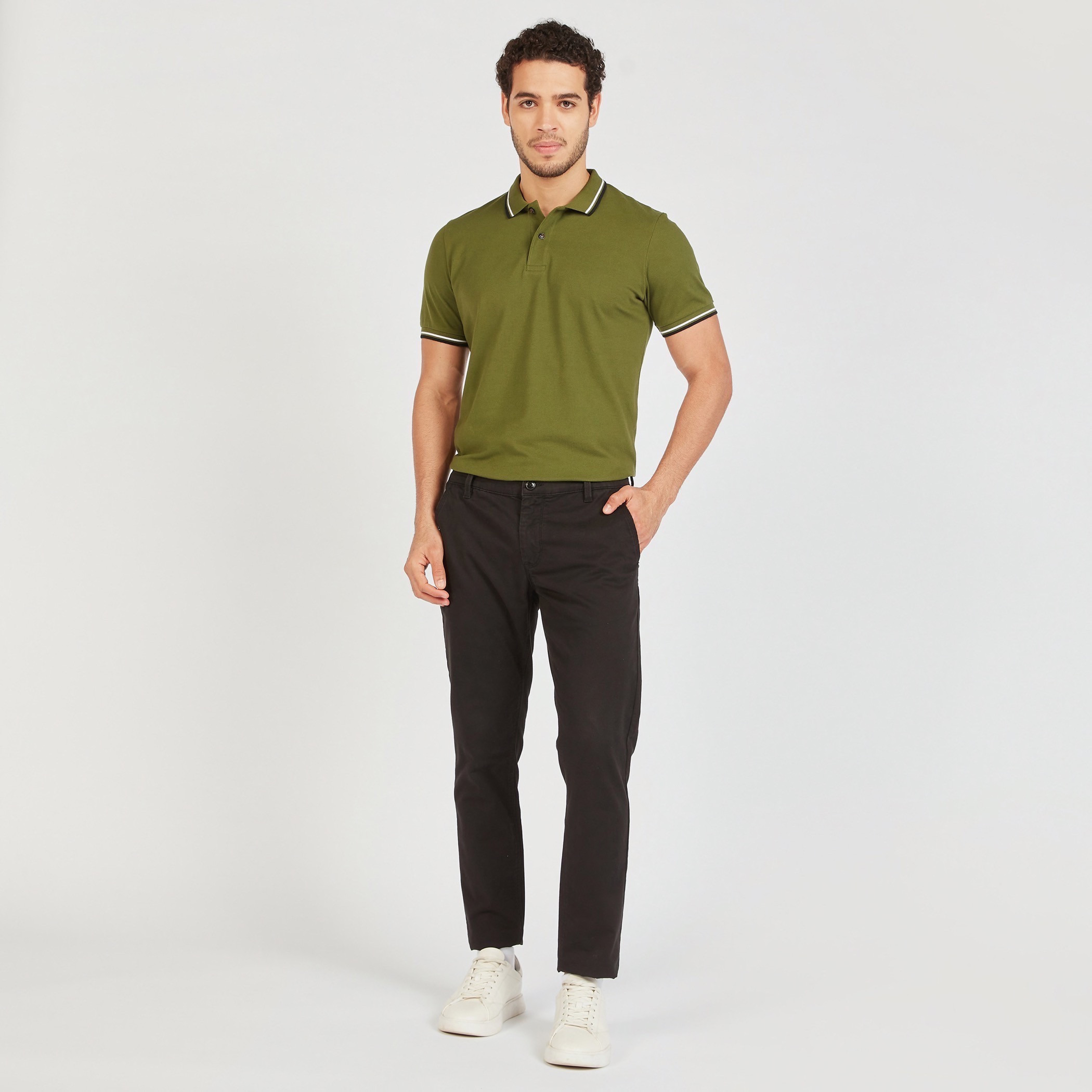 تيشيرت بولو سادة بأكمام قصيرة وتفاصيل خيوط بارزة-men-clothing-tshirtsandpolos-polos-image-2