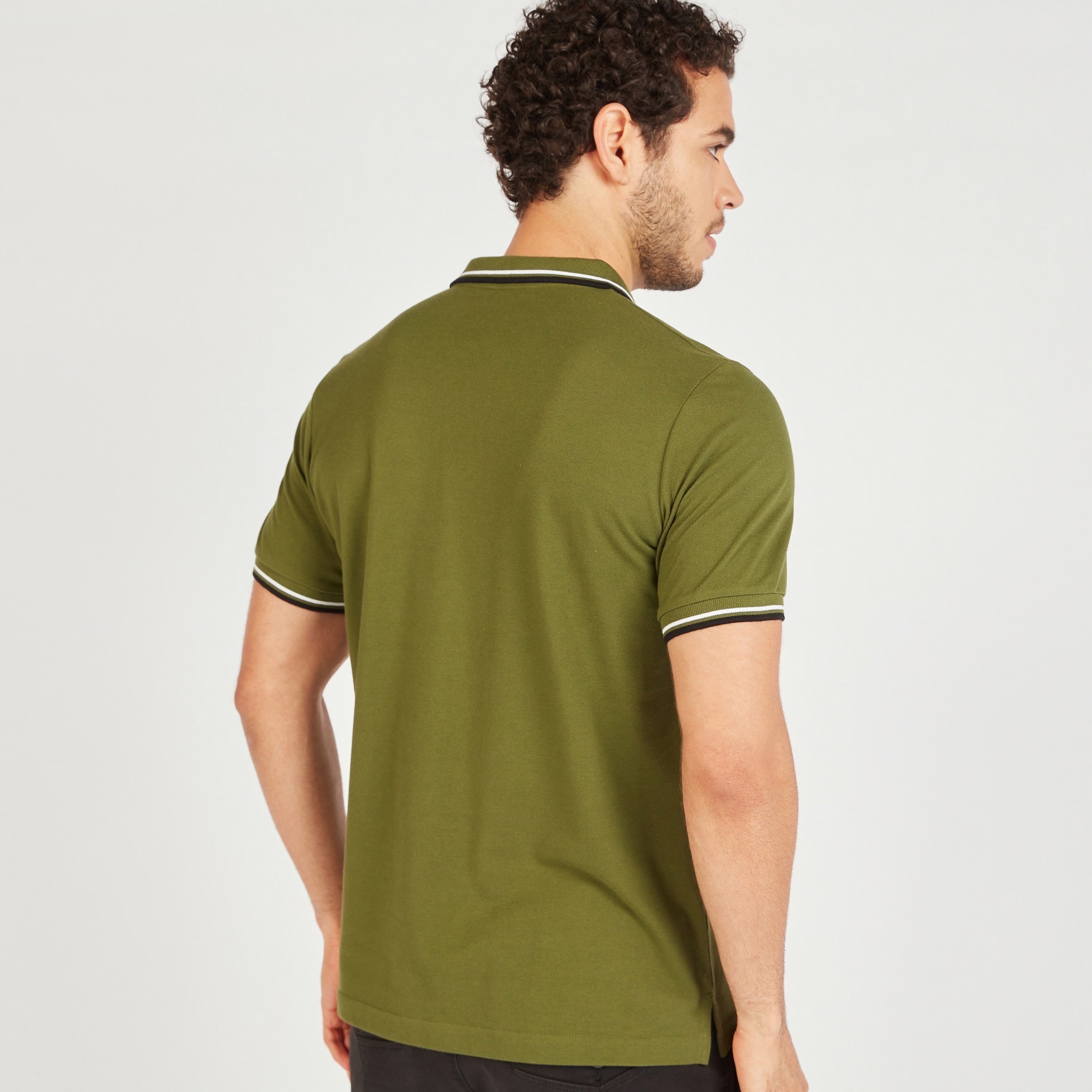 تيشيرت بولو سادة بأكمام قصيرة وتفاصيل خيوط بارزة-men-clothing-tshirtsandpolos-polos-image-4