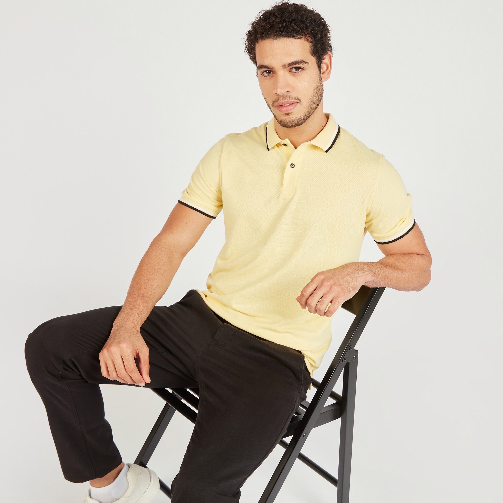 تيشيرت بولو سادة بأكمام قصيرة وتفاصيل خيوط بارزة-men-clothing-tshirtsandpolos-polos-image-5