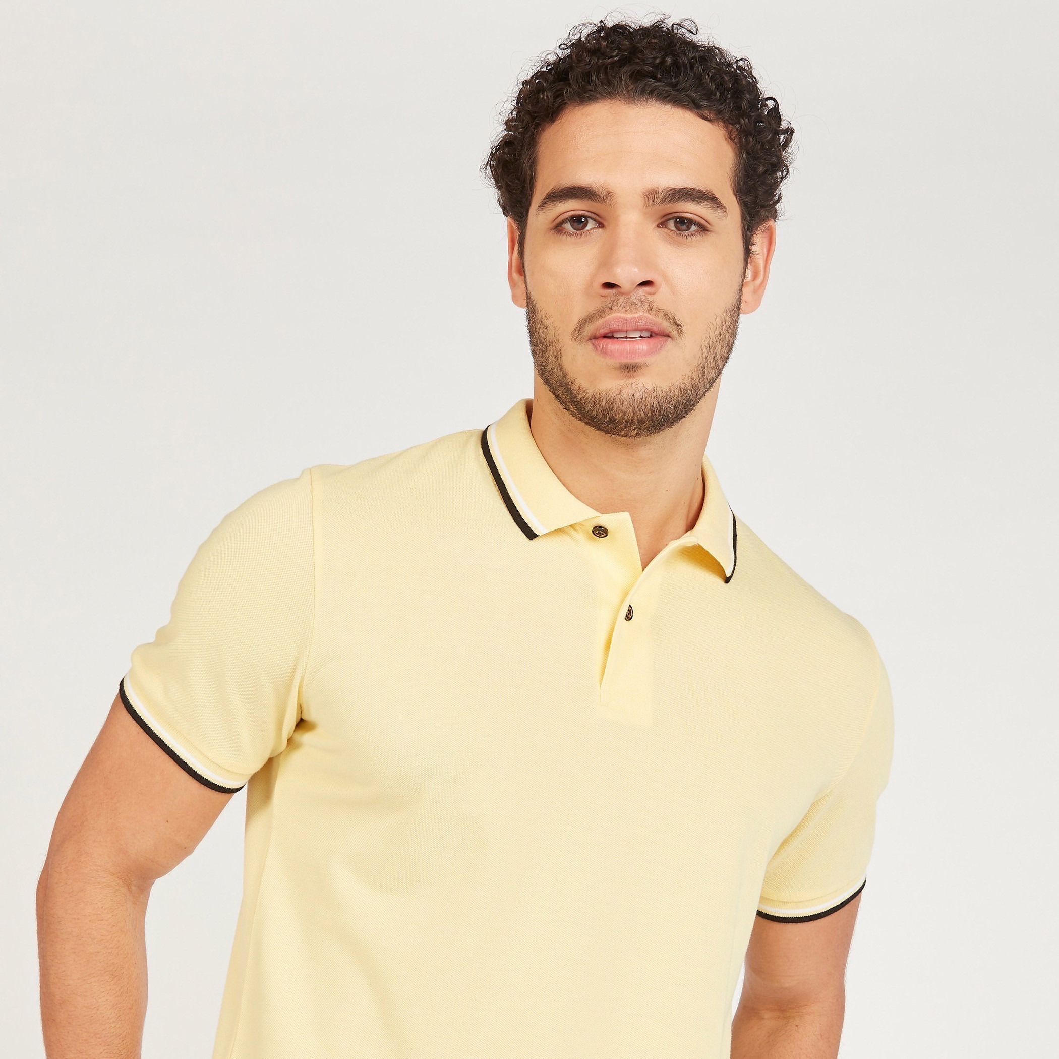 تيشيرت بولو سادة بأكمام قصيرة وتفاصيل خيوط بارزة-men-clothing-tshirtsandpolos-polos-image-9