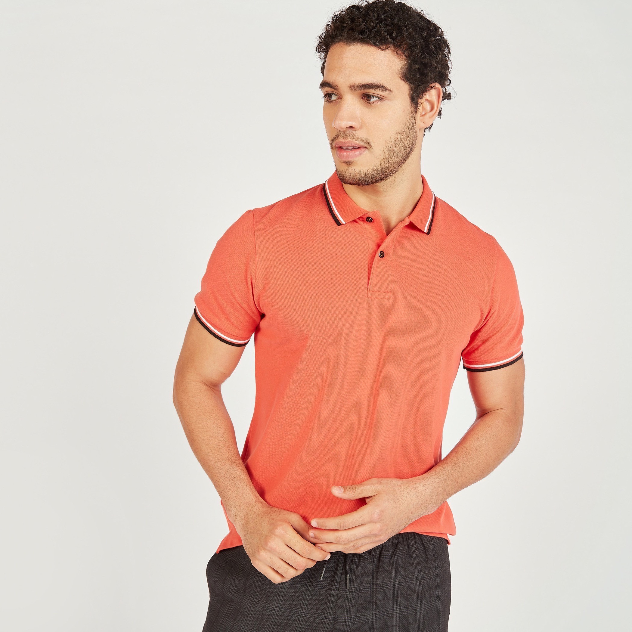 تيشيرت بولو سادة بأكمام قصيرة وتفاصيل خيوط بارزة-men-clothing-tshirtsandpolos-polos-image-11