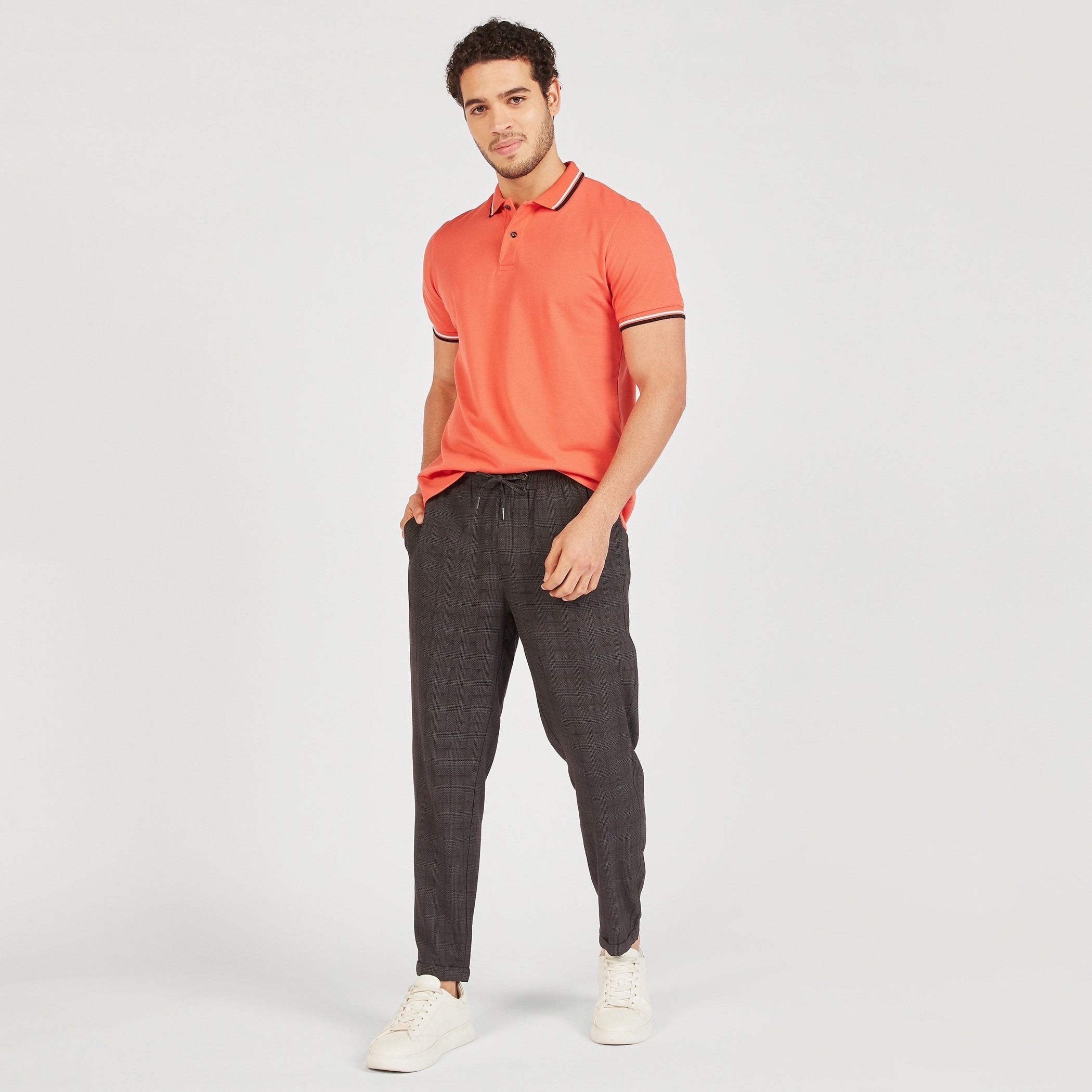 تيشيرت بولو سادة بأكمام قصيرة وتفاصيل خيوط بارزة-men-clothing-tshirtsandpolos-polos-image-12