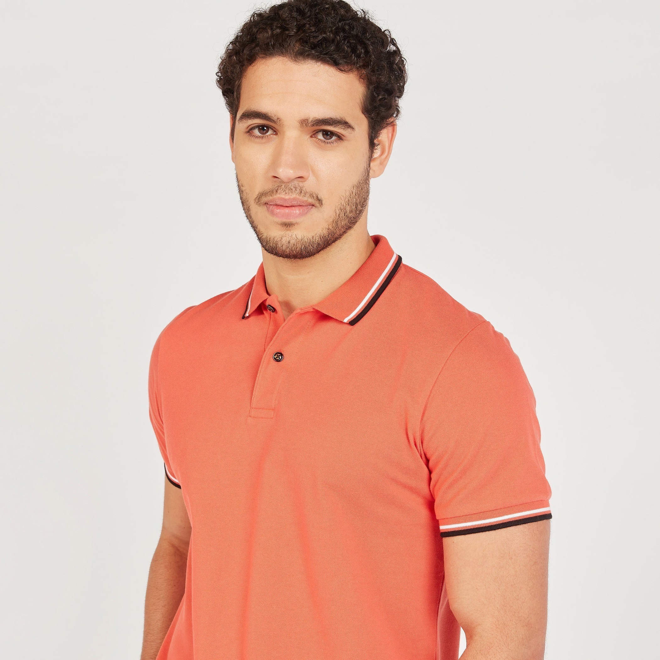 تيشيرت بولو سادة بأكمام قصيرة وتفاصيل خيوط بارزة-men-clothing-tshirtsandpolos-polos-image-13