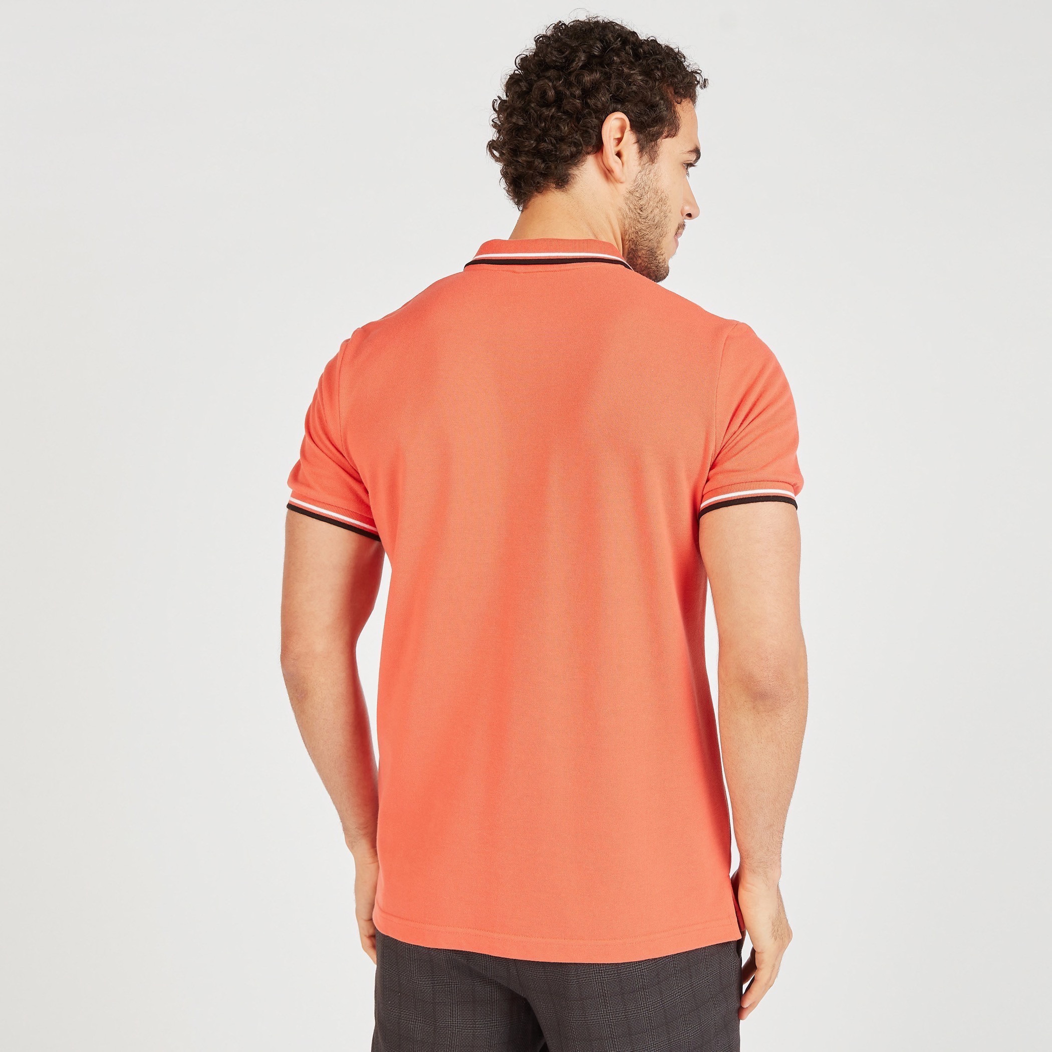 تيشيرت بولو سادة بأكمام قصيرة وتفاصيل خيوط بارزة-men-clothing-tshirtsandpolos-polos-image-14