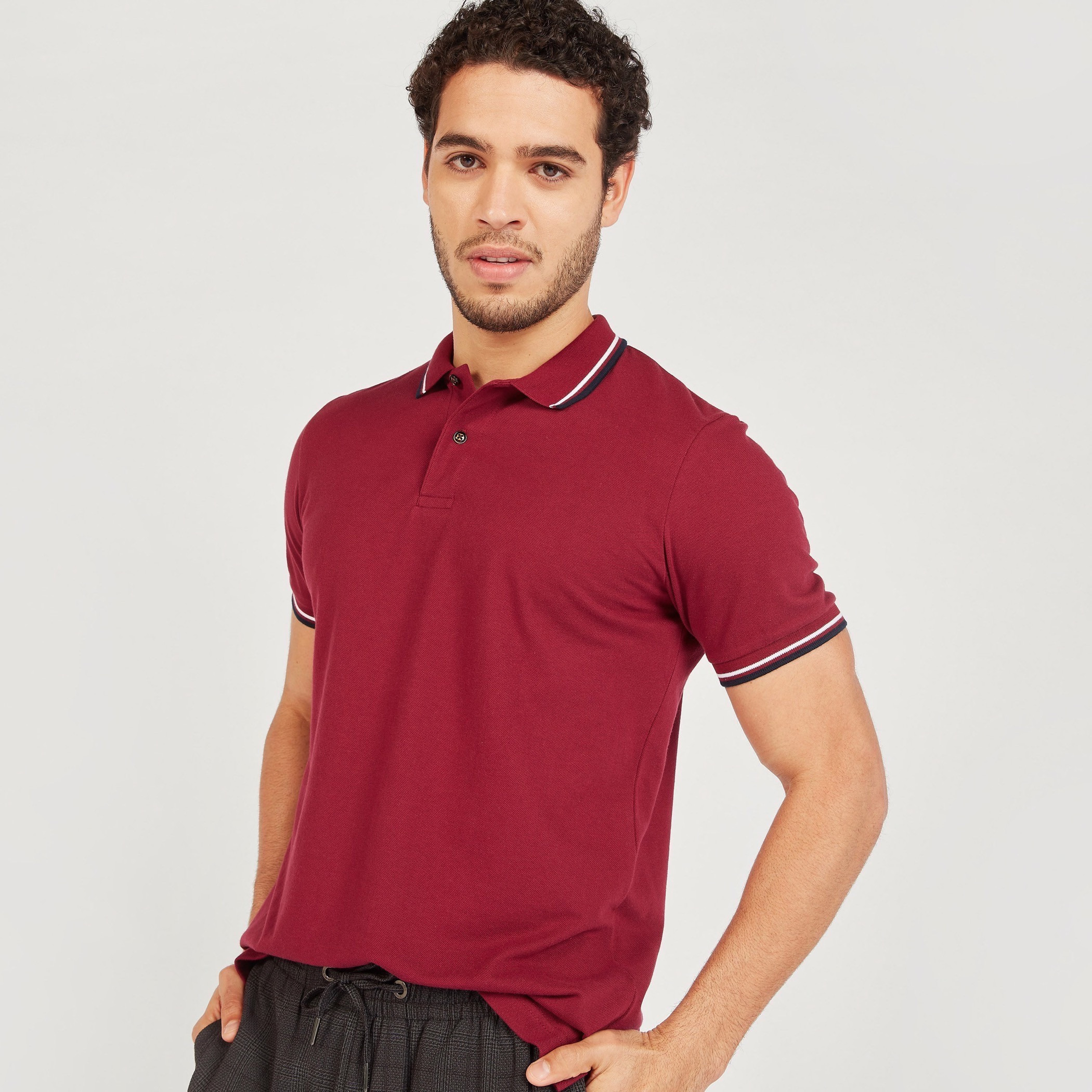 تيشيرت بولو سادة بأكمام قصيرة وتفاصيل خيوط بارزة-men-clothing-tshirtsandpolos-polos-image-16