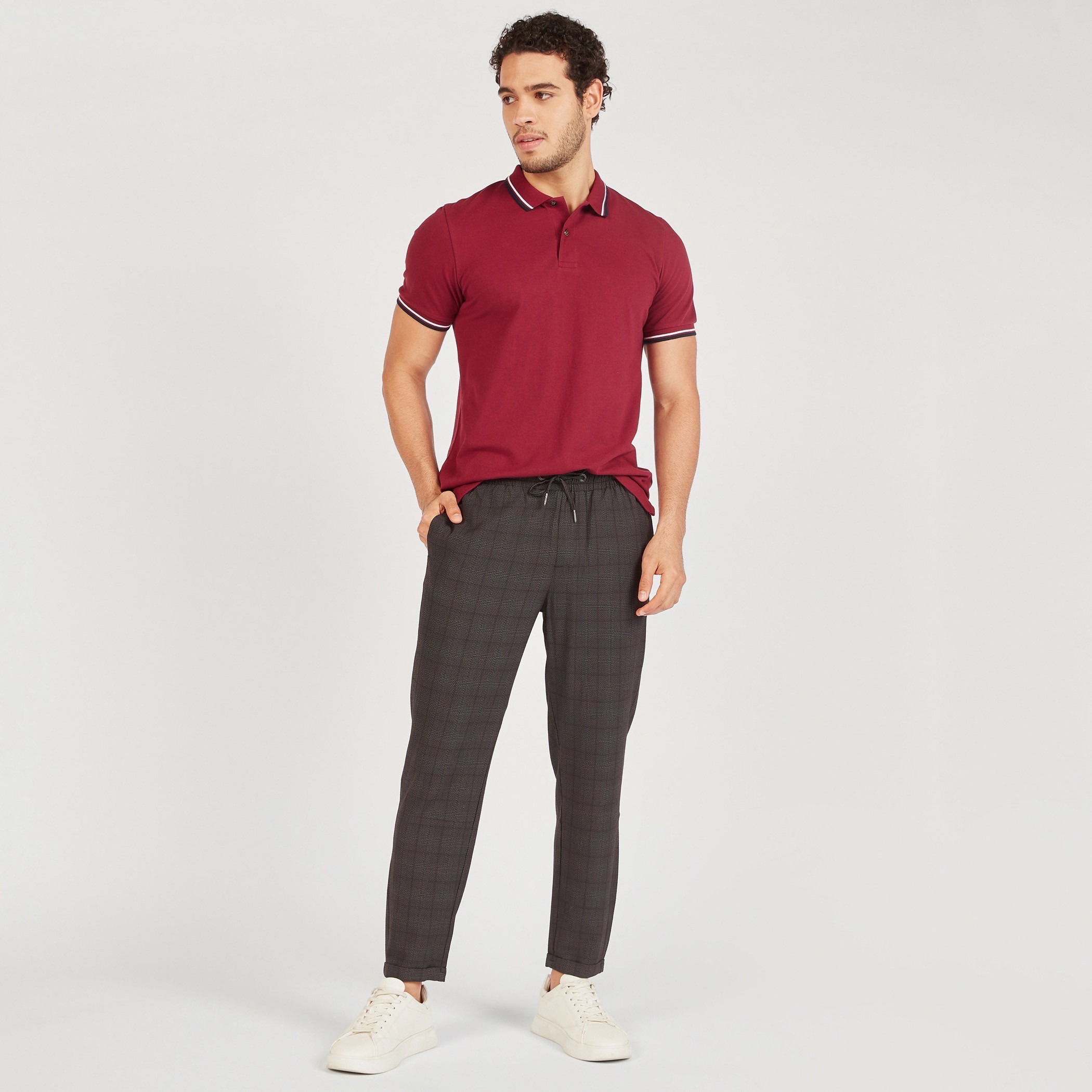 تيشيرت بولو سادة بأكمام قصيرة وتفاصيل خيوط بارزة-men-clothing-tshirtsandpolos-polos-image-17