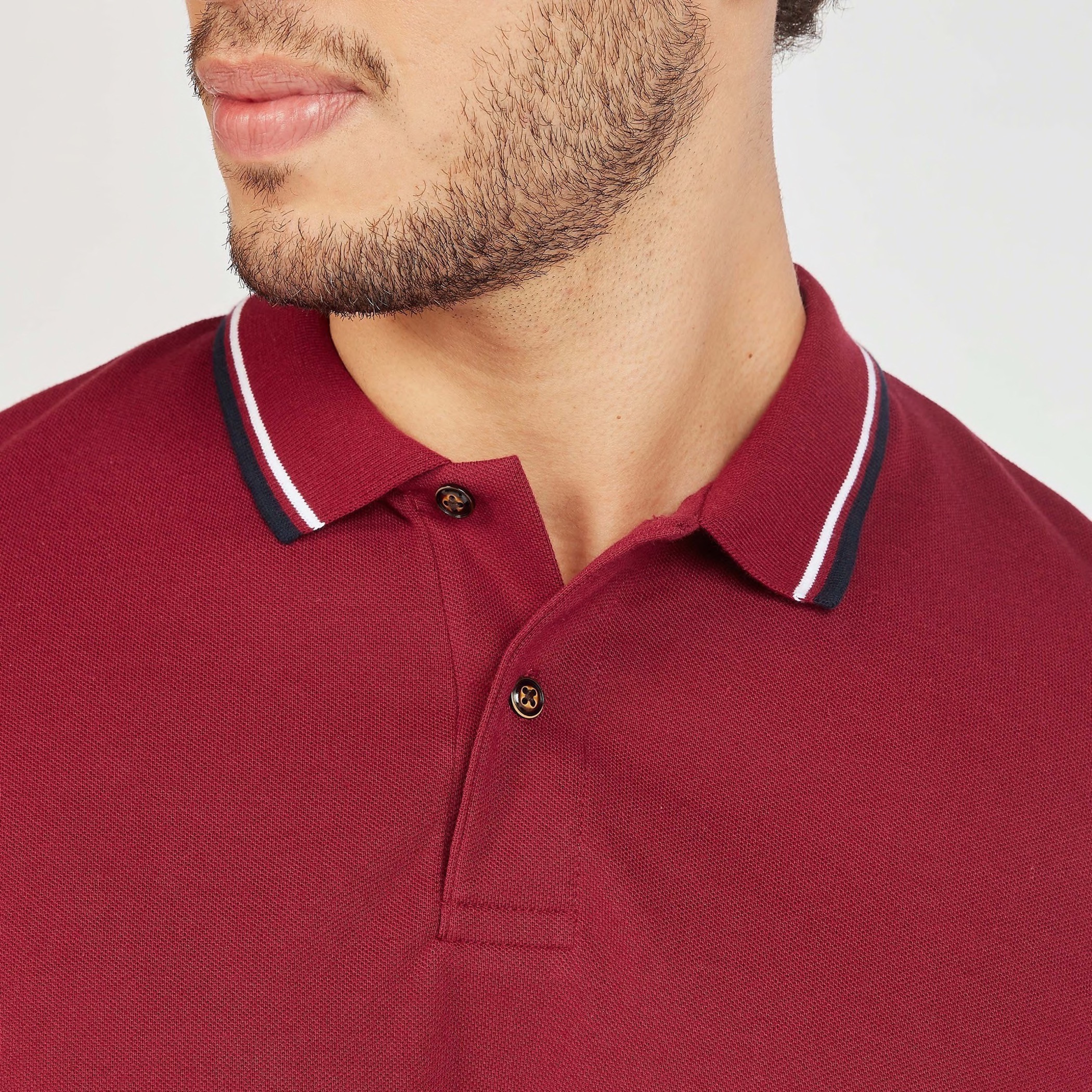 تيشيرت بولو سادة بأكمام قصيرة وتفاصيل خيوط بارزة-men-clothing-tshirtsandpolos-polos-image-18