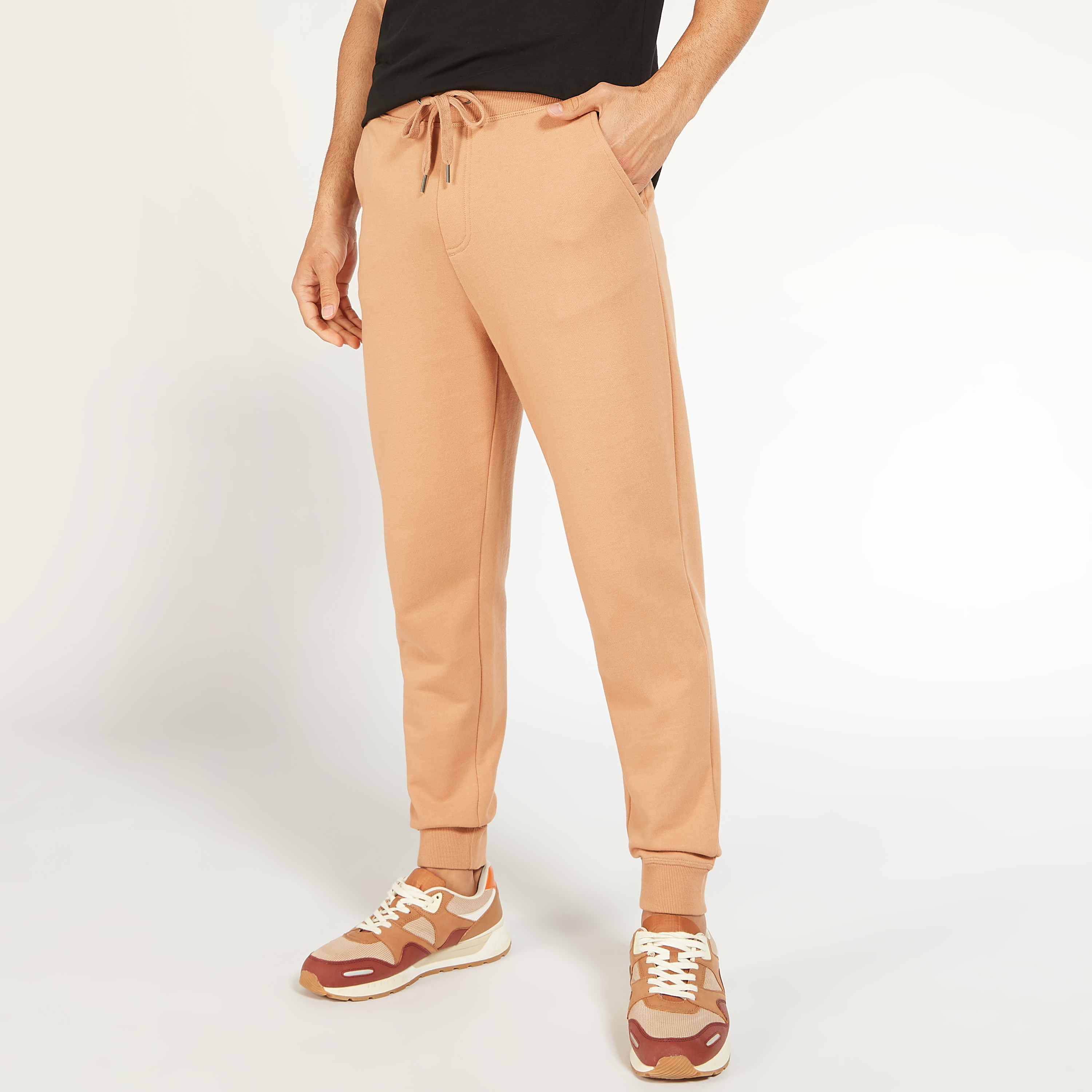 بنطلون رياضي سادة بجيوب ورباط إغلاق-men-clothing-bottoms-joggers-image-63