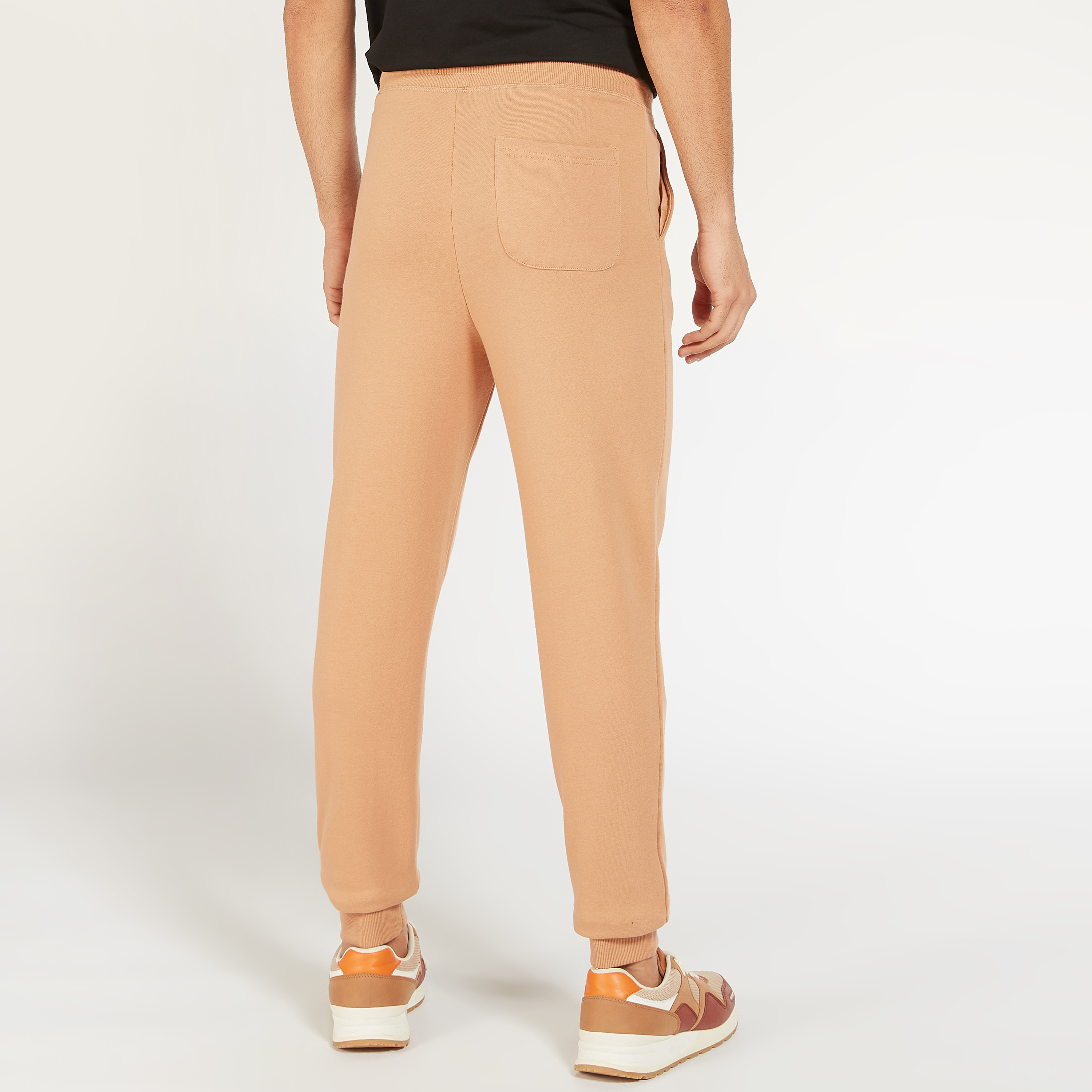 بنطلون رياضي سادة بجيوب ورباط إغلاق-men-clothing-bottoms-joggers-image-65