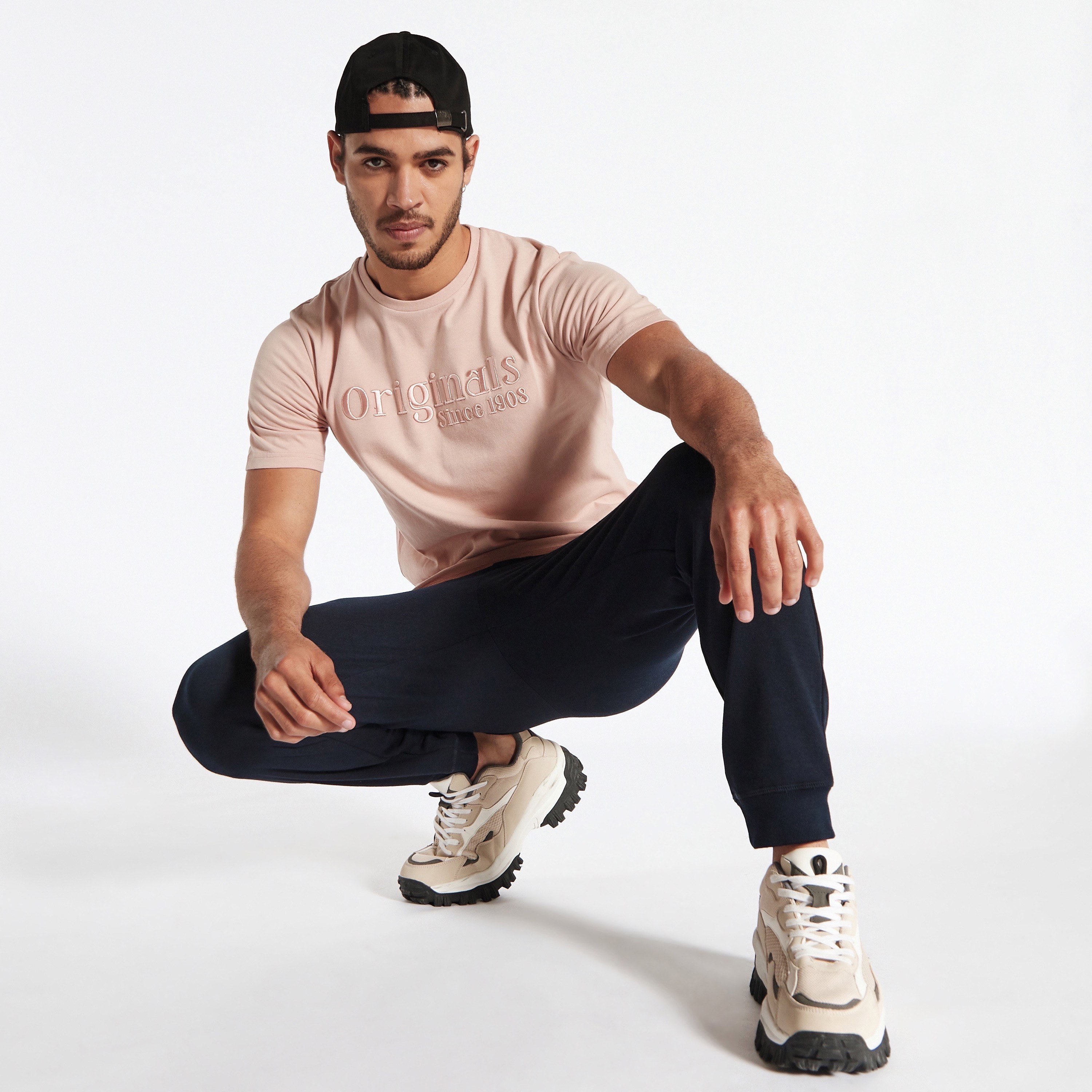 بنطلون رياضي سادة بجيوب ورباط إغلاق-men-clothing-bottoms-joggers-image-59