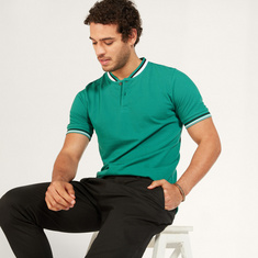Solid Henley Neck T-shirt with Short Sleeves and Button Closure