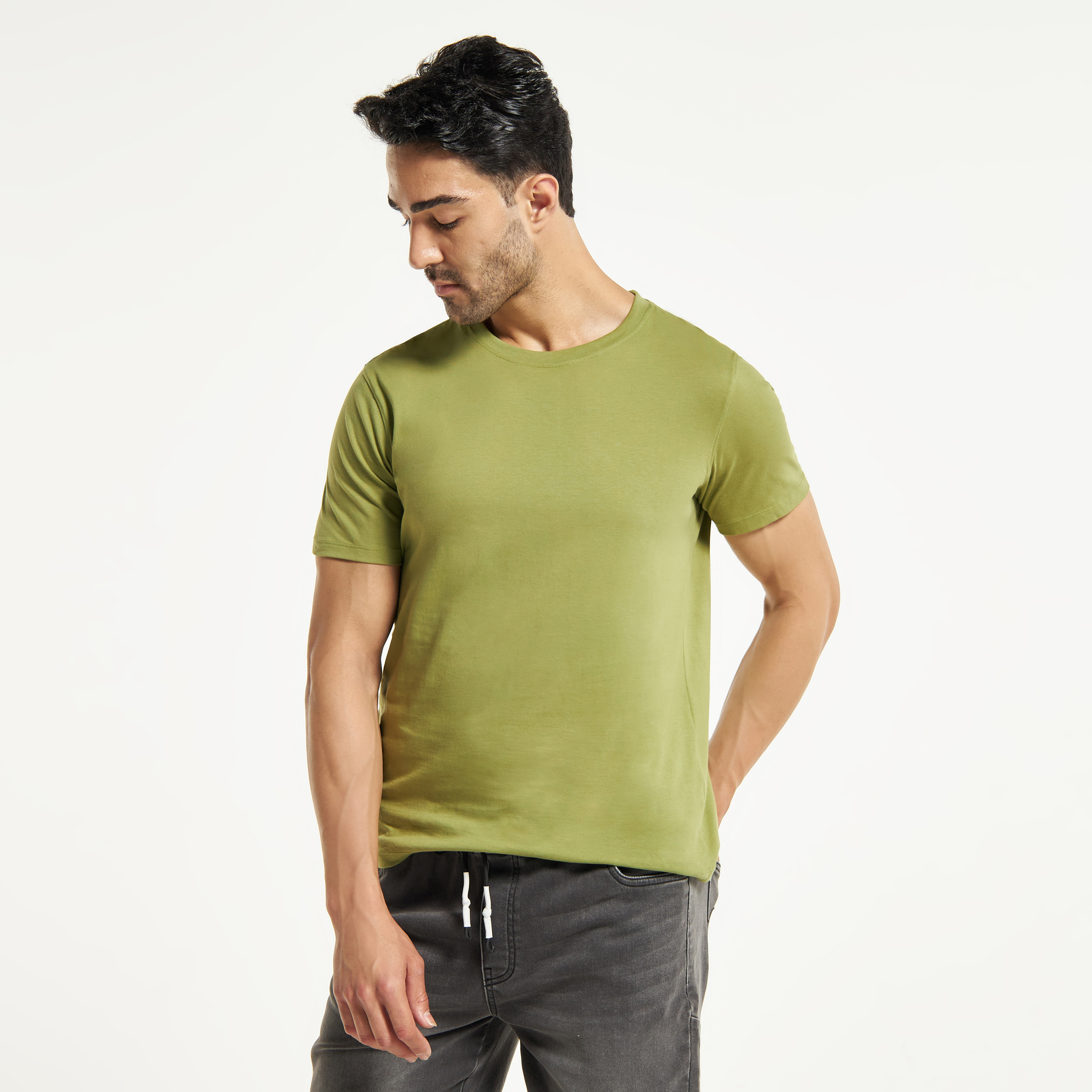 تيشيرت سادة بياقة ضيّقة وأكمام قصيرة-men-clothing-tshirtsandpolos-tshirts-image-1