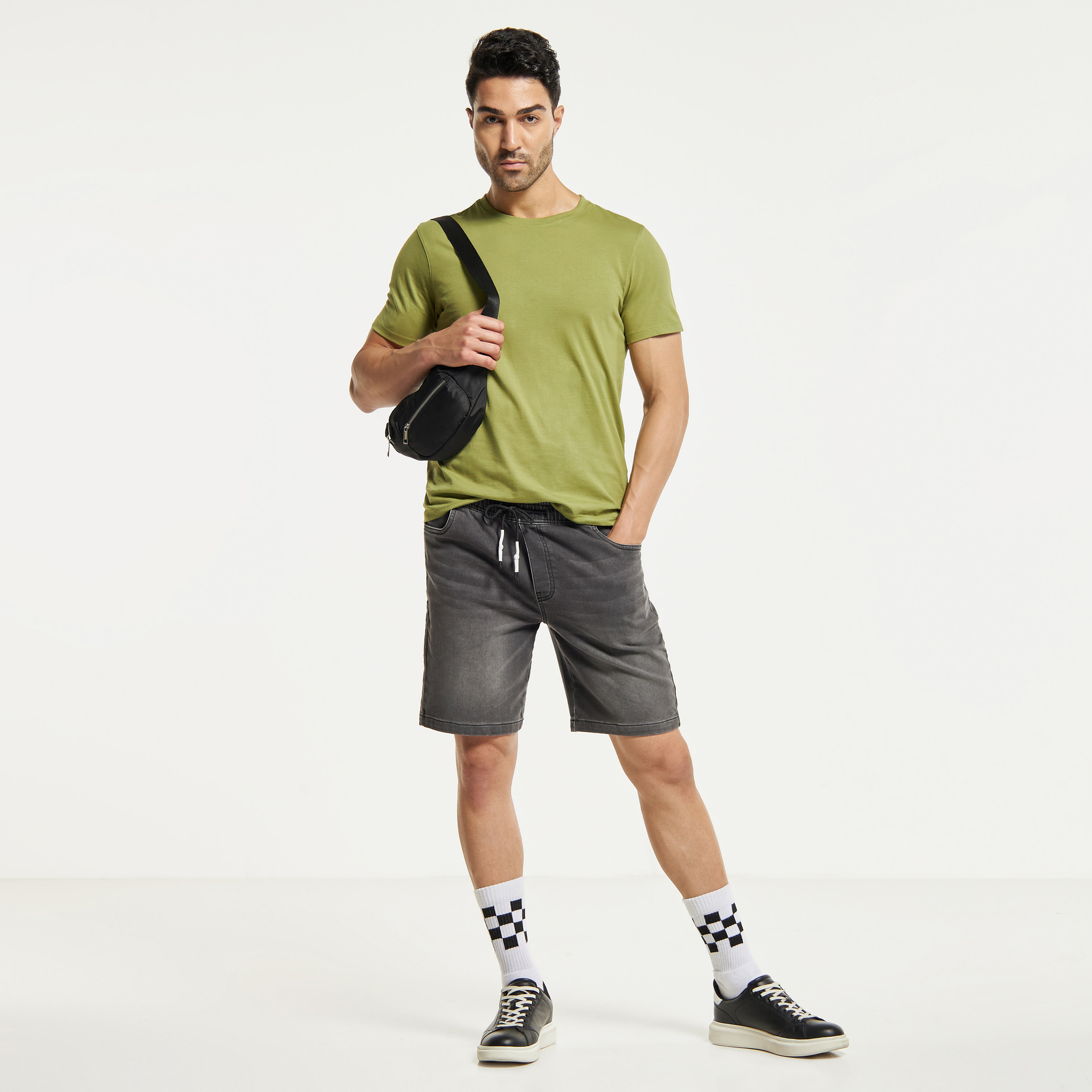 تيشيرت سادة بياقة ضيّقة وأكمام قصيرة-men-clothing-tshirtsandpolos-tshirts-image-2