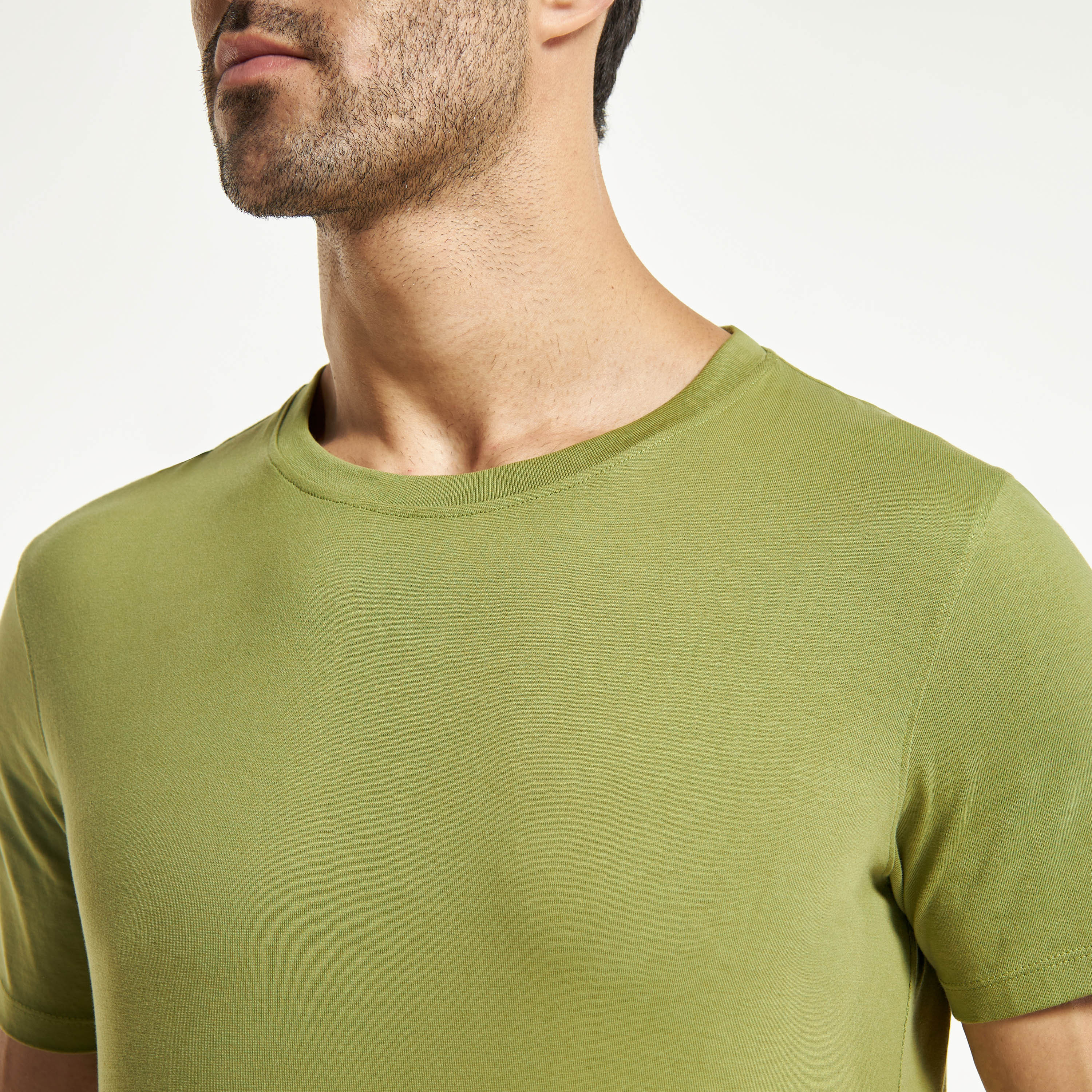تيشيرت سادة بياقة ضيّقة وأكمام قصيرة-men-clothing-tshirtsandpolos-tshirts-image-4