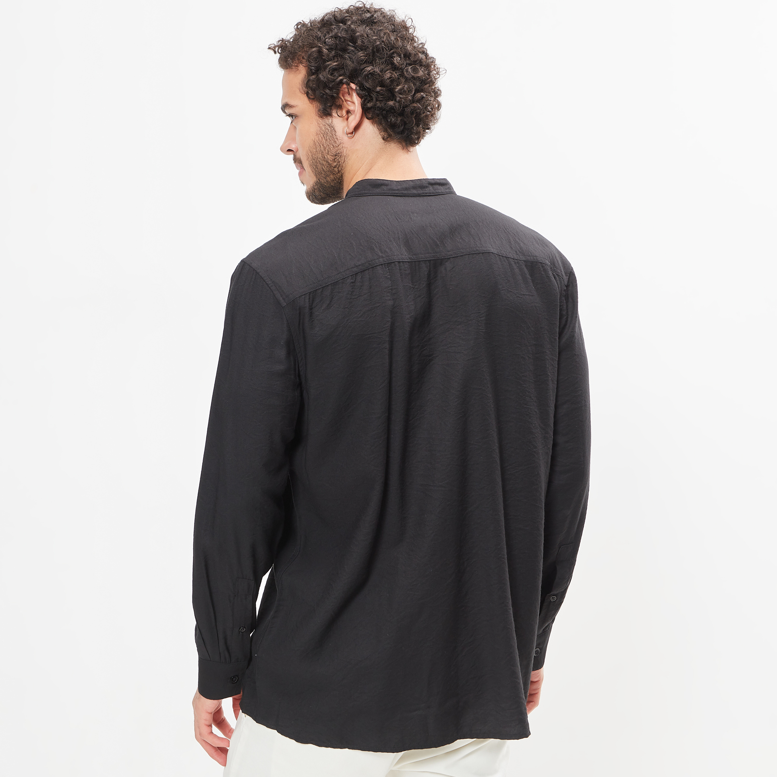 قميص سادة بياقة ماندارين وأكمام طويلة-men-clothing-shirts-image-4