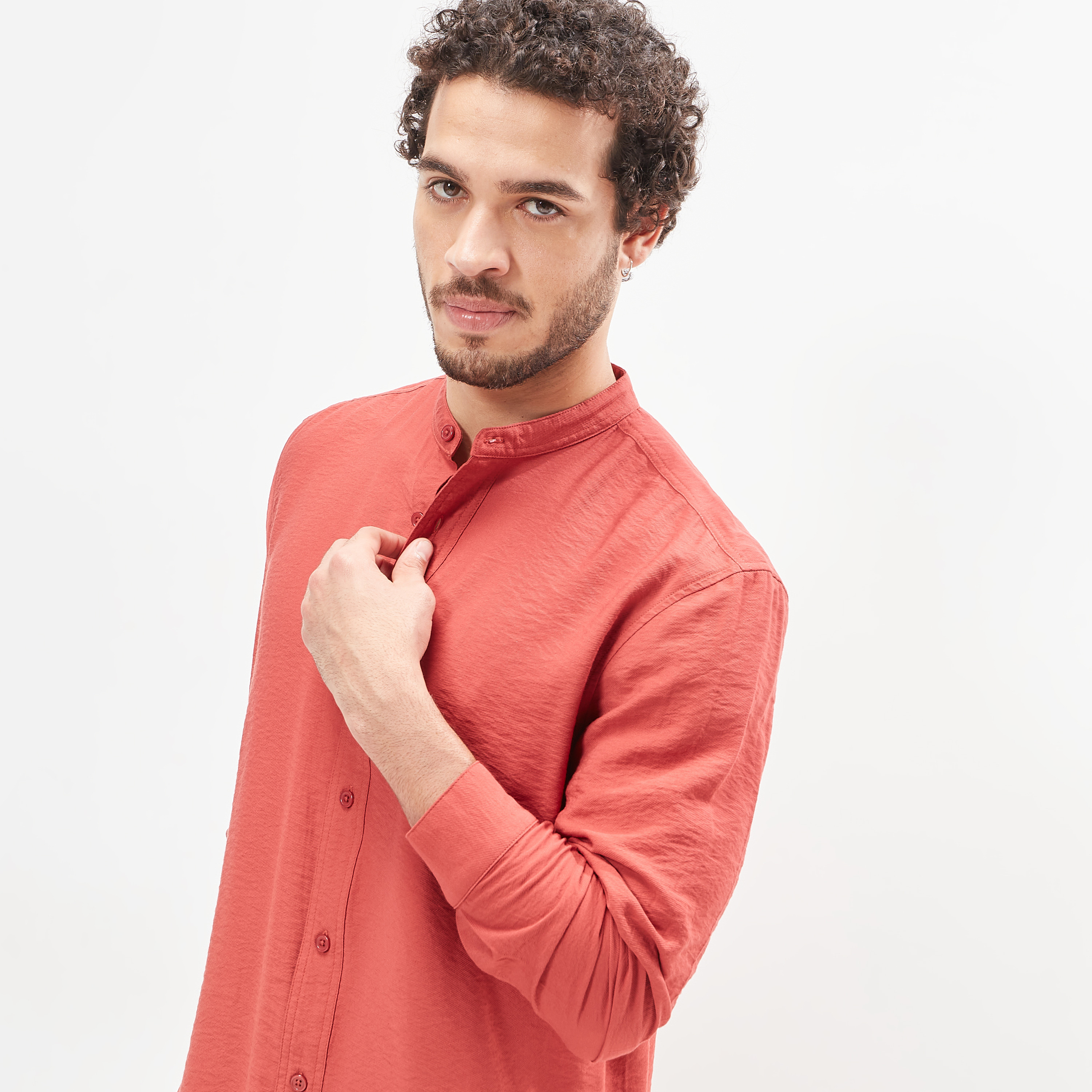 قميص سادة بياقة ماندارين وأكمام طويلة-men-clothing-shirts-image-7